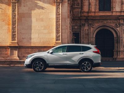 The new 2019 Honda CR-V Hybrid in