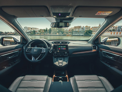 Inside the 2019 Honda CR-V Hybrid