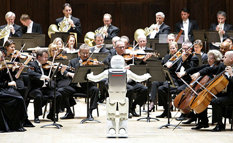 Honda ASIMO Conducts Detroit Symphony Orchestra