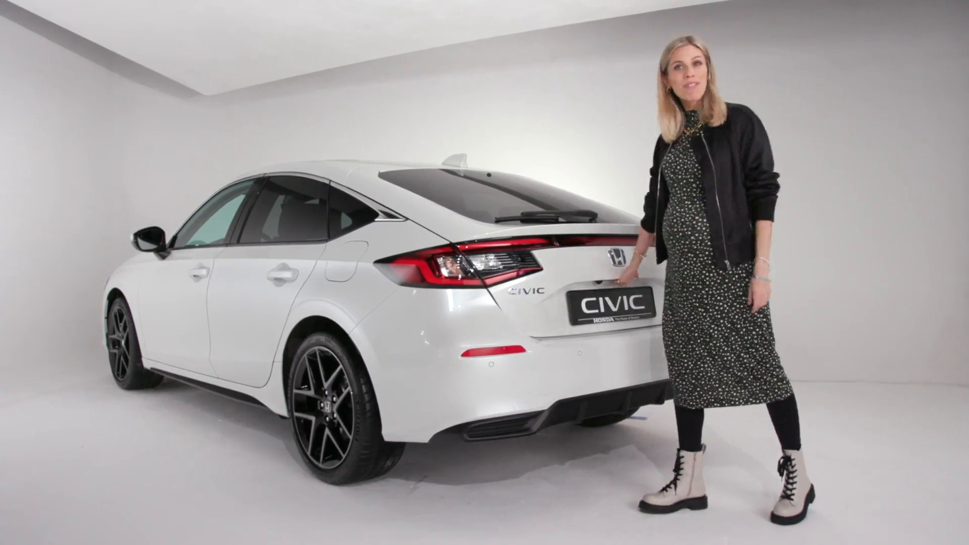 Nicki Shields Formula E presenter gives a personal touch of the all-new Honda Civic Hybrid