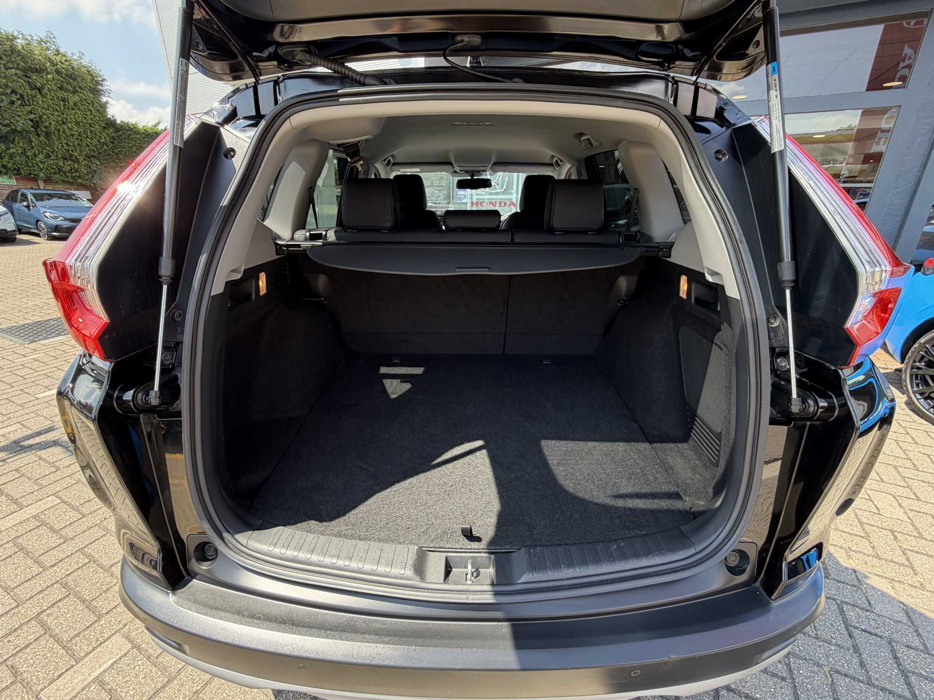 Honda CR-V 2.0 i-MMD Hybrid SR 2WD 5dr eCVT - Image 13