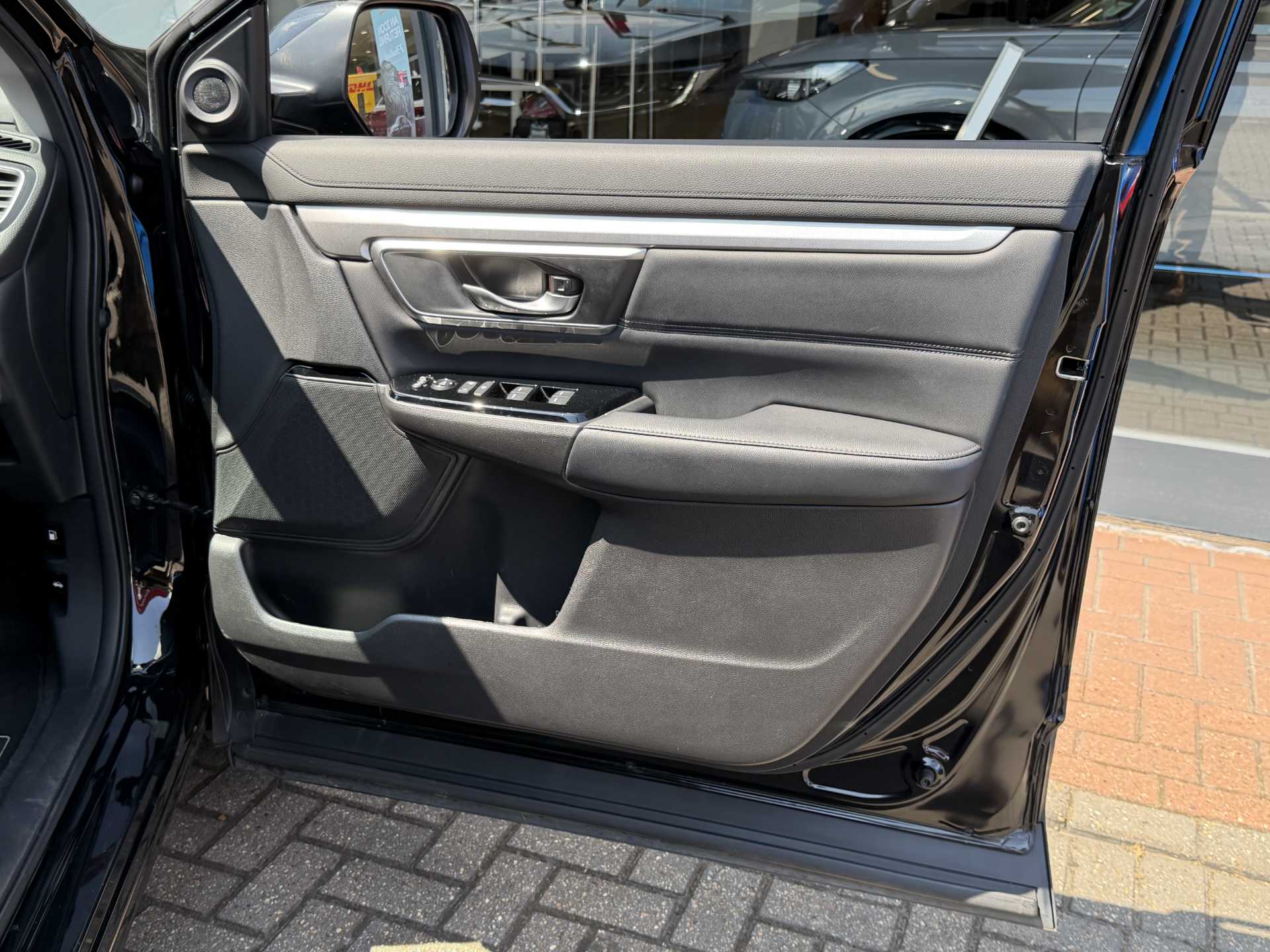 Honda CR-V 2.0 i-MMD Hybrid SR 2WD 5dr eCVT - Image 17