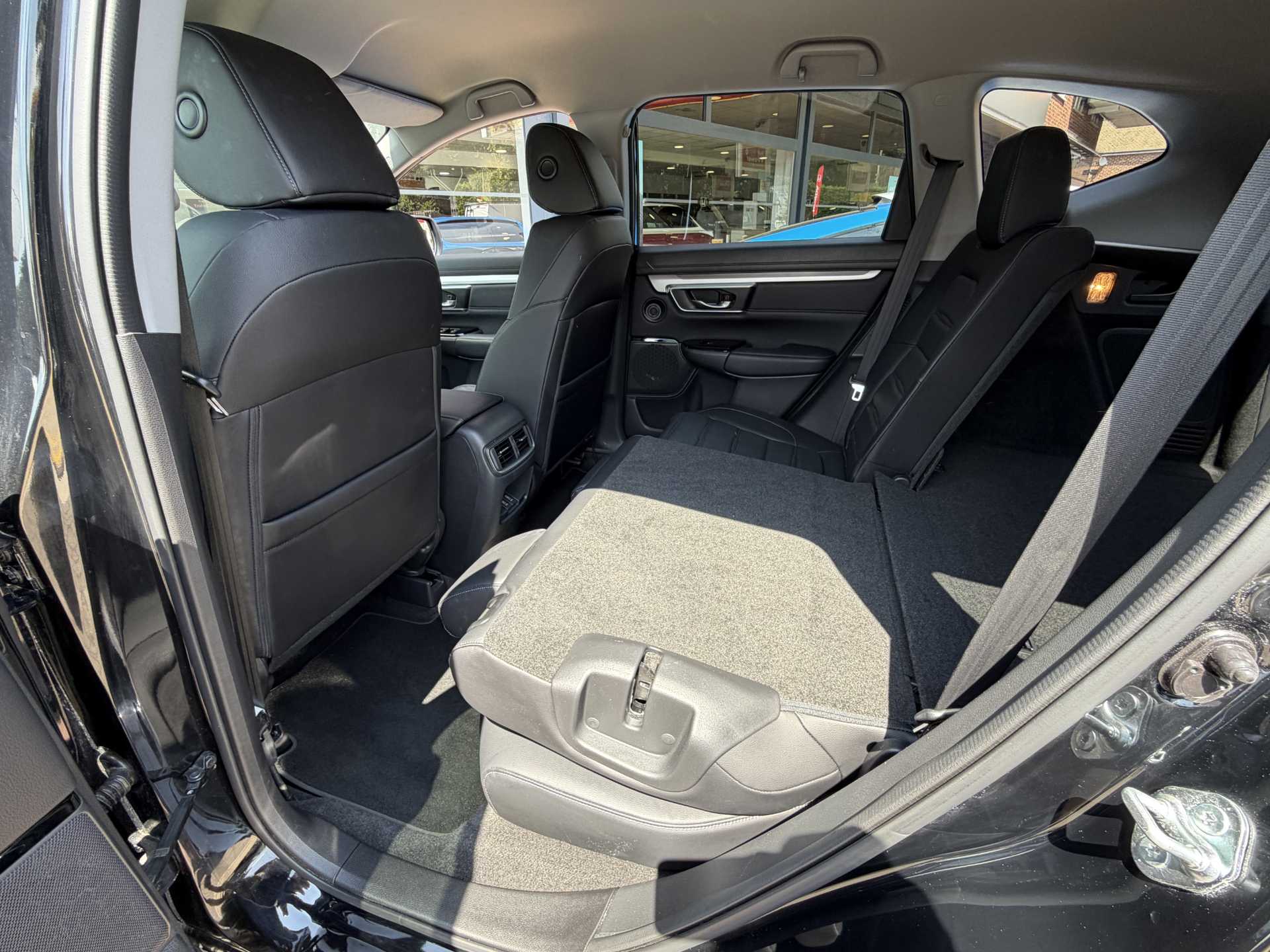 Honda CR-V 2.0 i-MMD Hybrid SR 2WD 5dr eCVT - Image 19