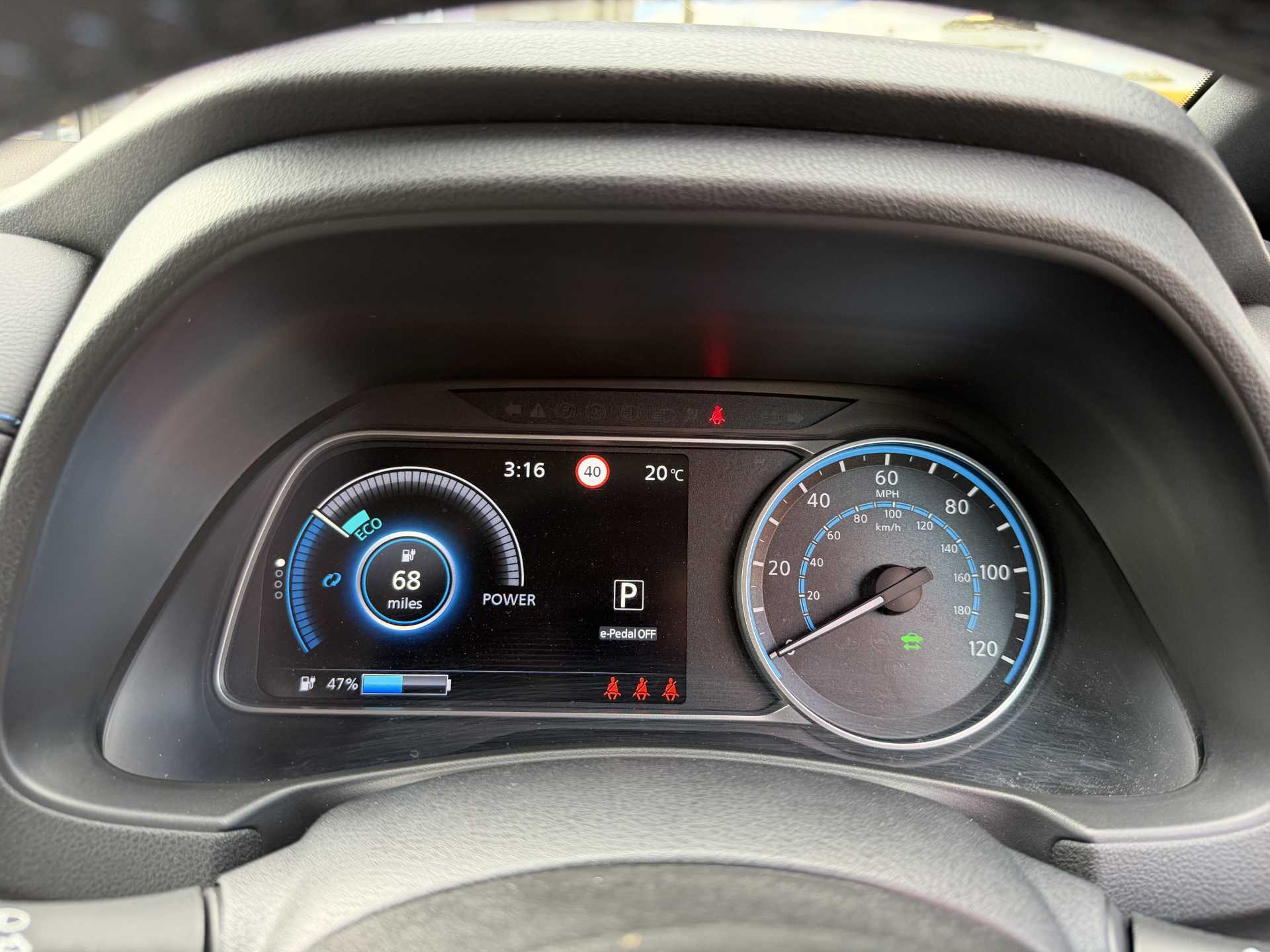 Nissan LEAF 110kW N-Connecta 40kWh 5dr Auto — image 11