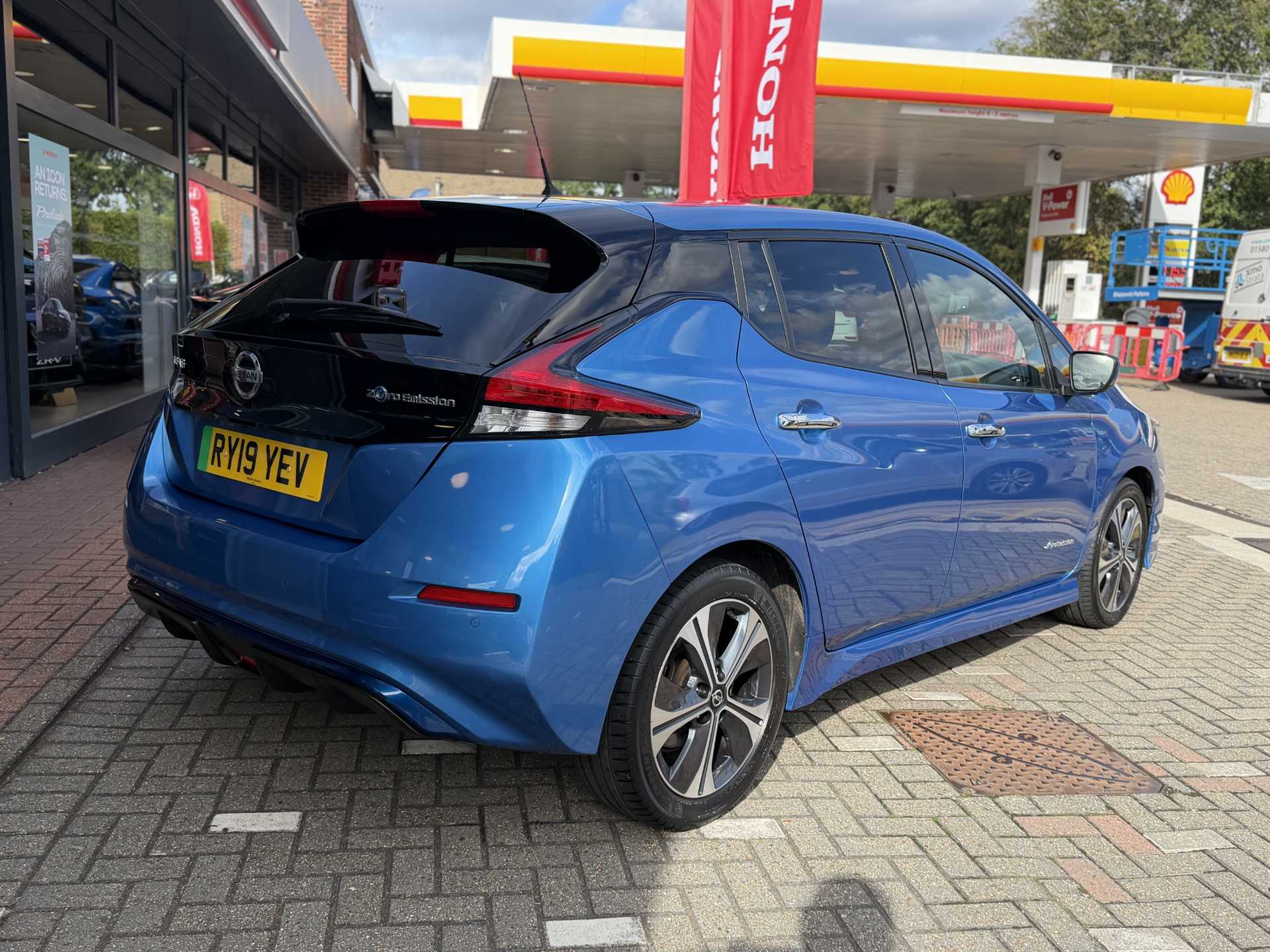 Nissan LEAF 110kW N-Connecta 40kWh 5dr Auto — image 12