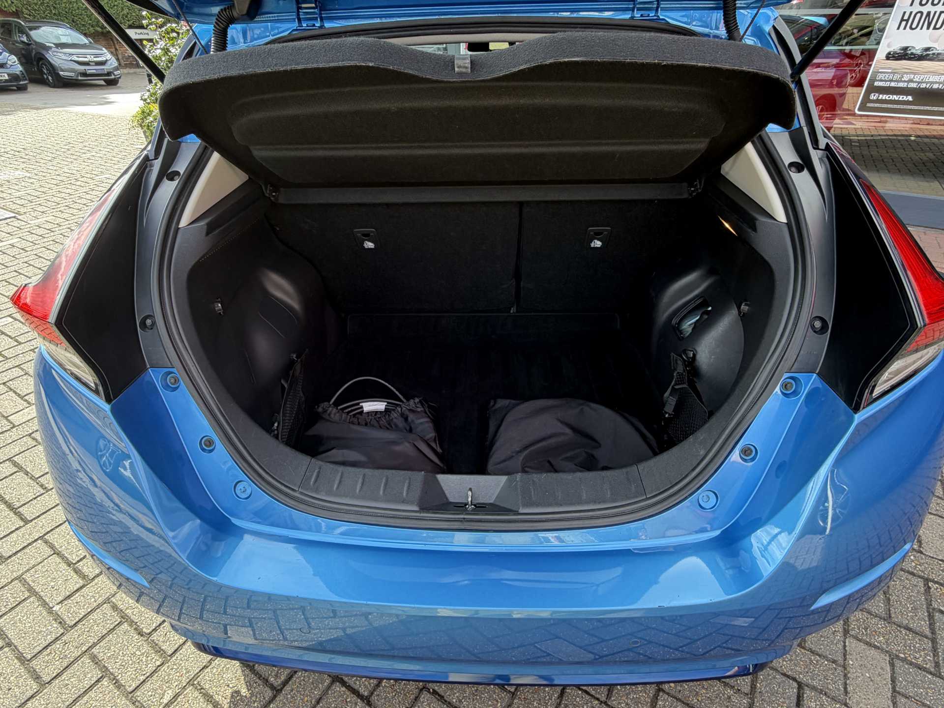 Nissan LEAF 110kW N-Connecta 40kWh 5dr Auto — image 13