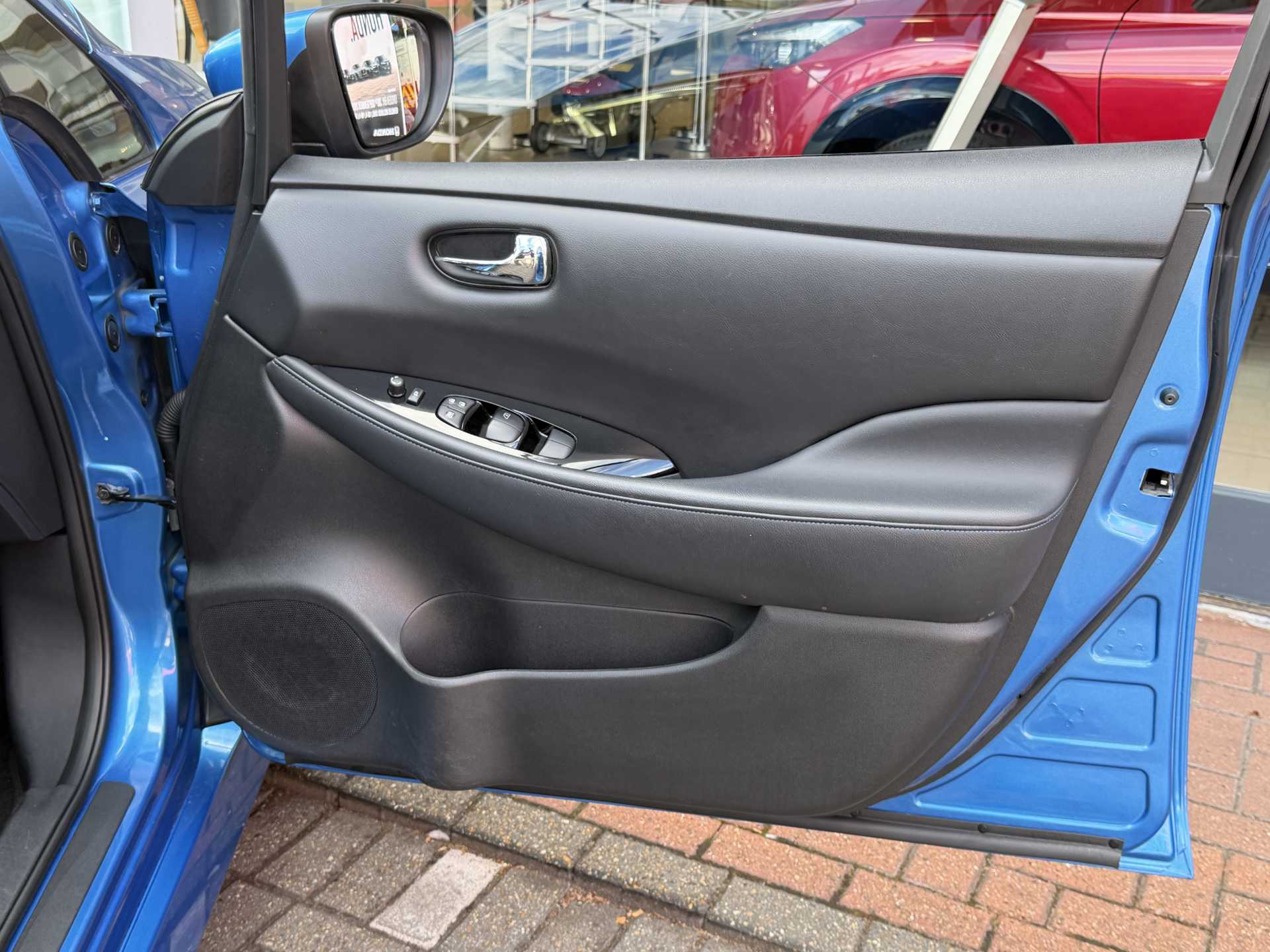Nissan LEAF 110kW N-Connecta 40kWh 5dr Auto — image 17