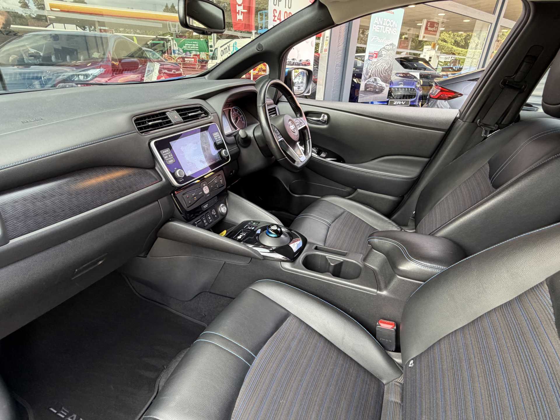 Nissan LEAF 110kW N-Connecta 40kWh 5dr Auto — image 2