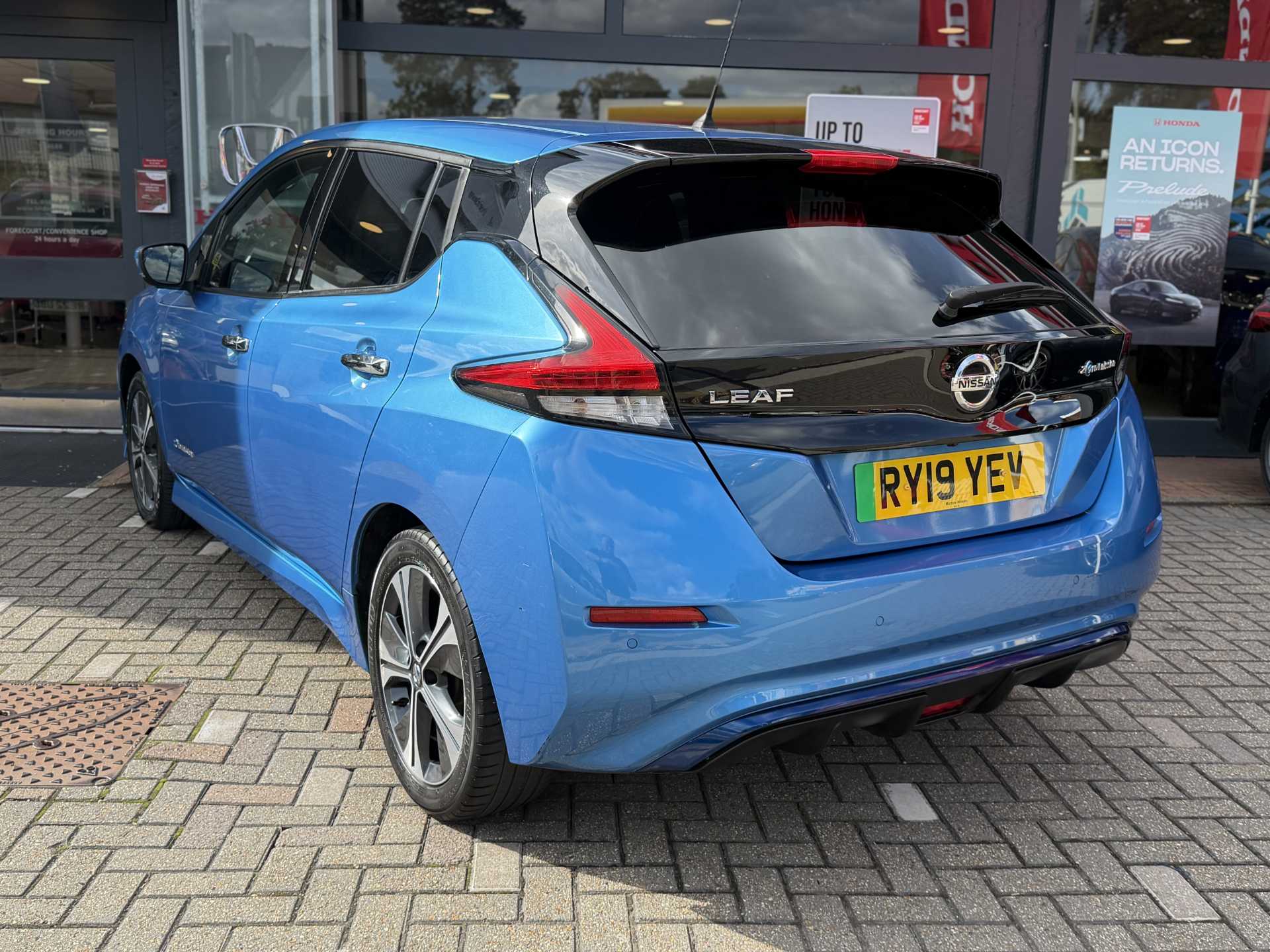 Nissan LEAF 110kW N-Connecta 40kWh 5dr Auto — image 3