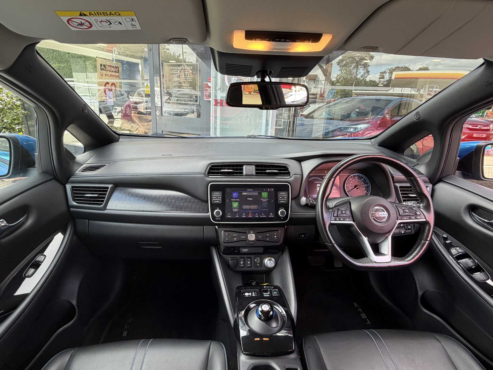 Nissan LEAF 110kW N-Connecta 40kWh 5dr Auto — image 4