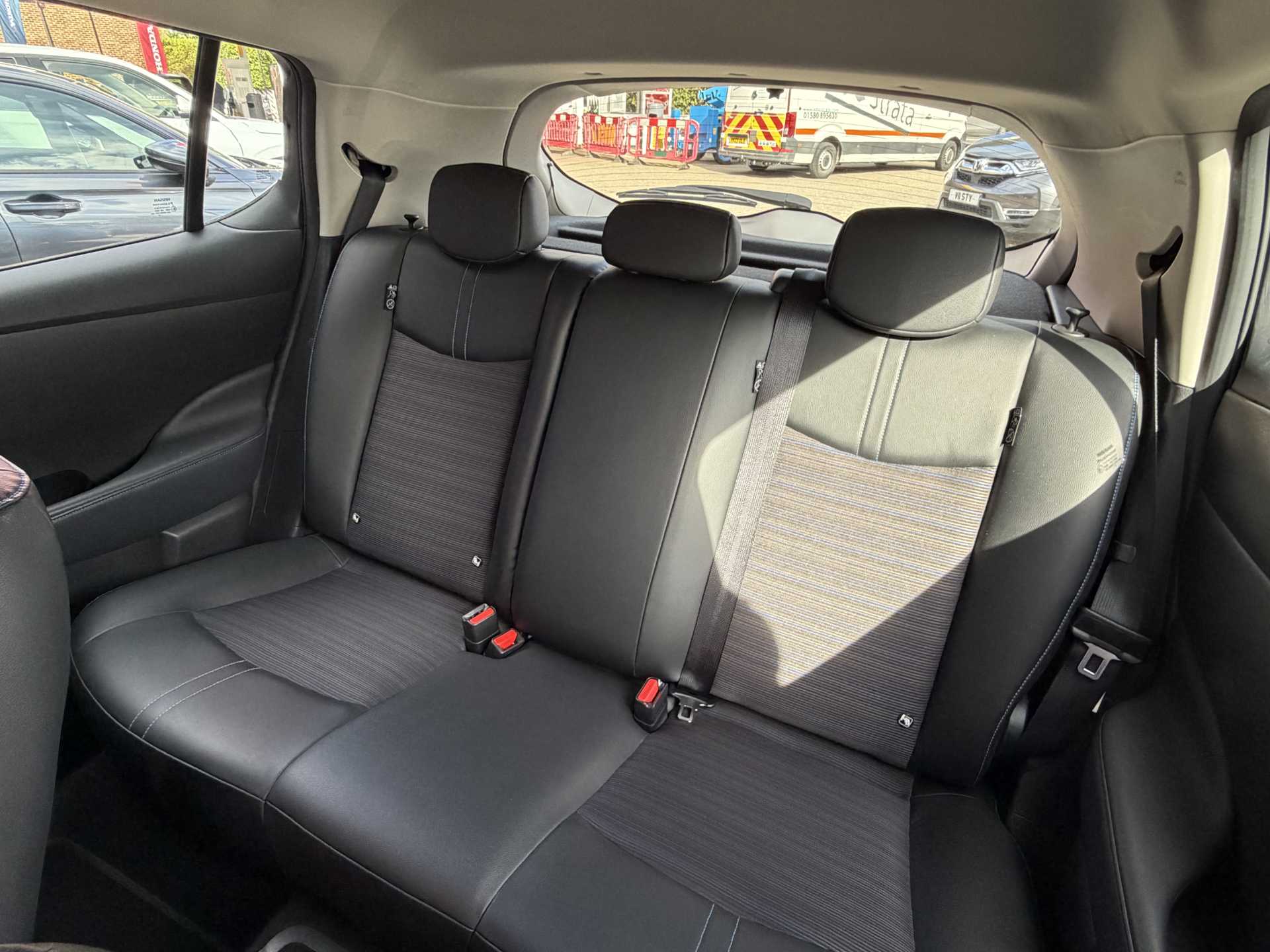 Nissan LEAF 110kW N-Connecta 40kWh 5dr Auto — image 8