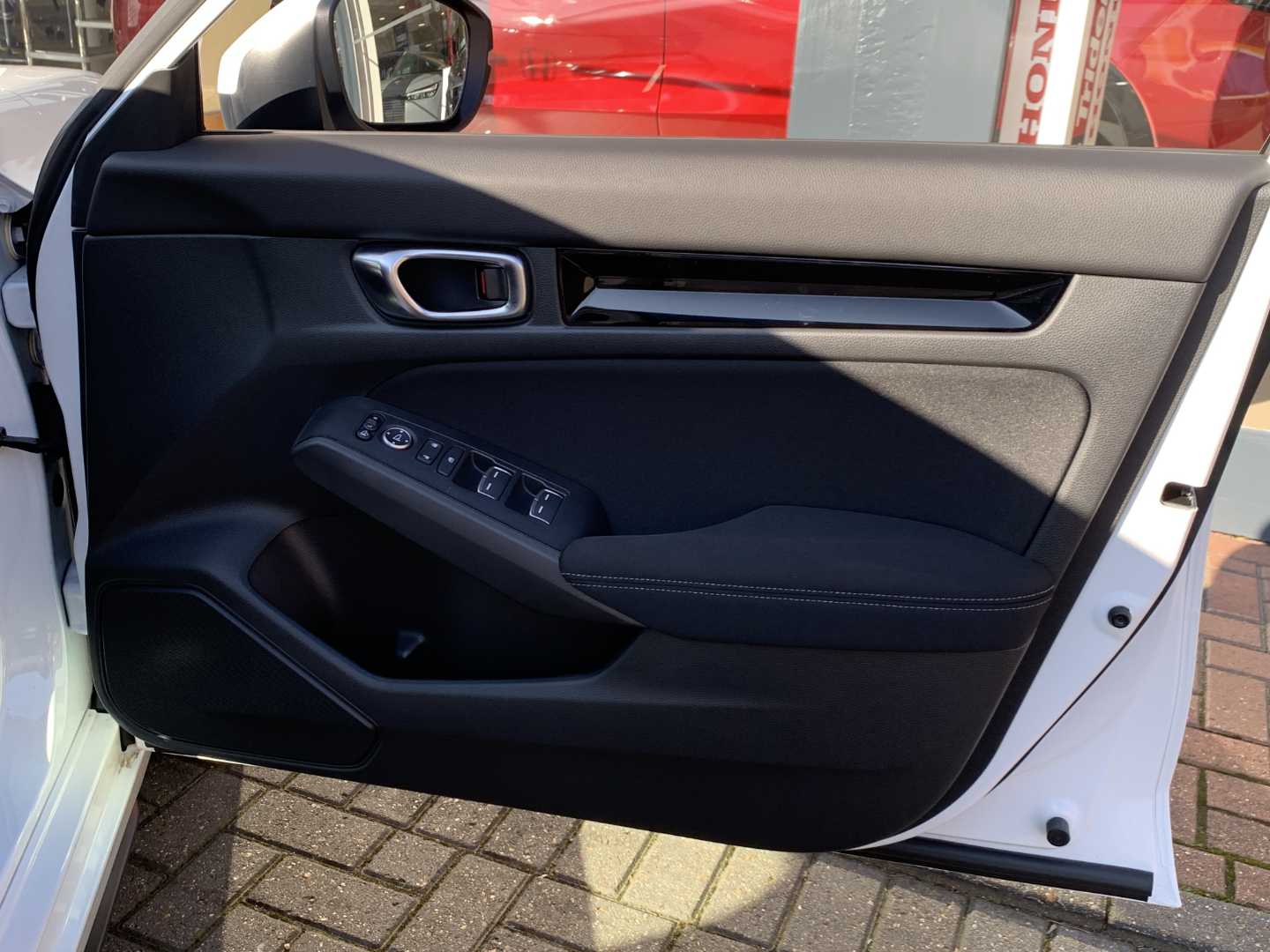 Honda Civic 2.0 eHEV Elegance 5dr CVT - Image 17