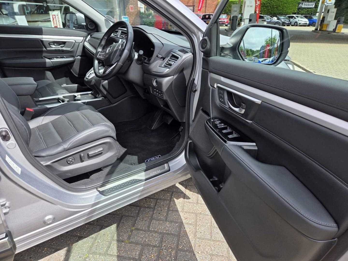 Honda CR-V 2.0 i-MMD Hybrid EX 5dr eCVT - Image 15