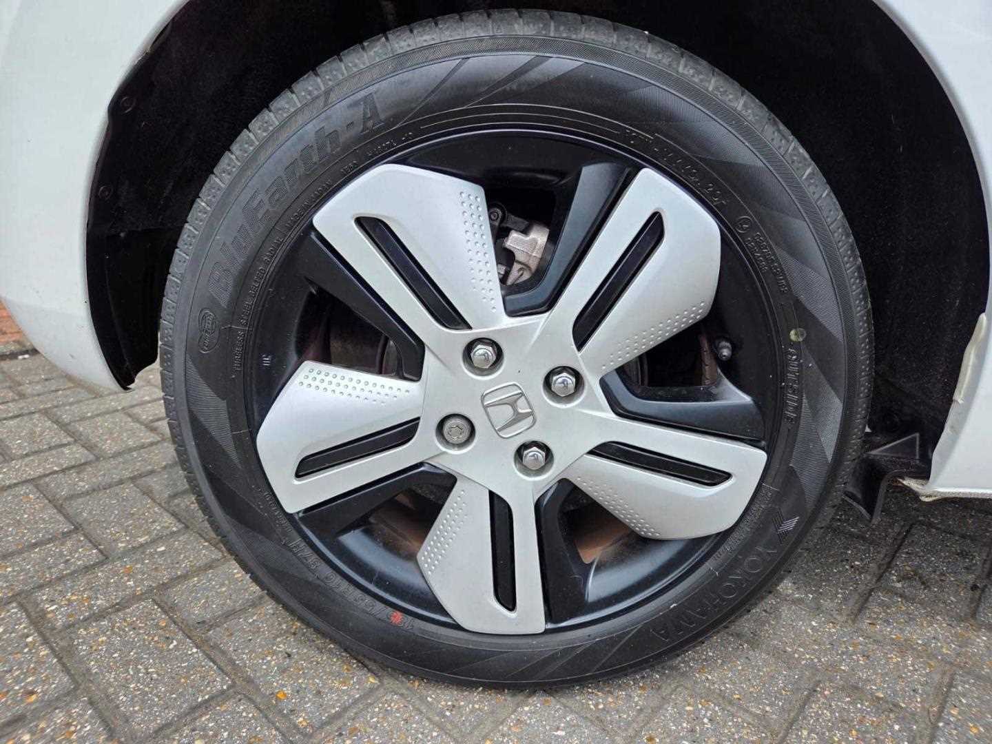 Honda JAZZ 1.5 i-MMD Hybrid EX 5dr eCVT - Image 9