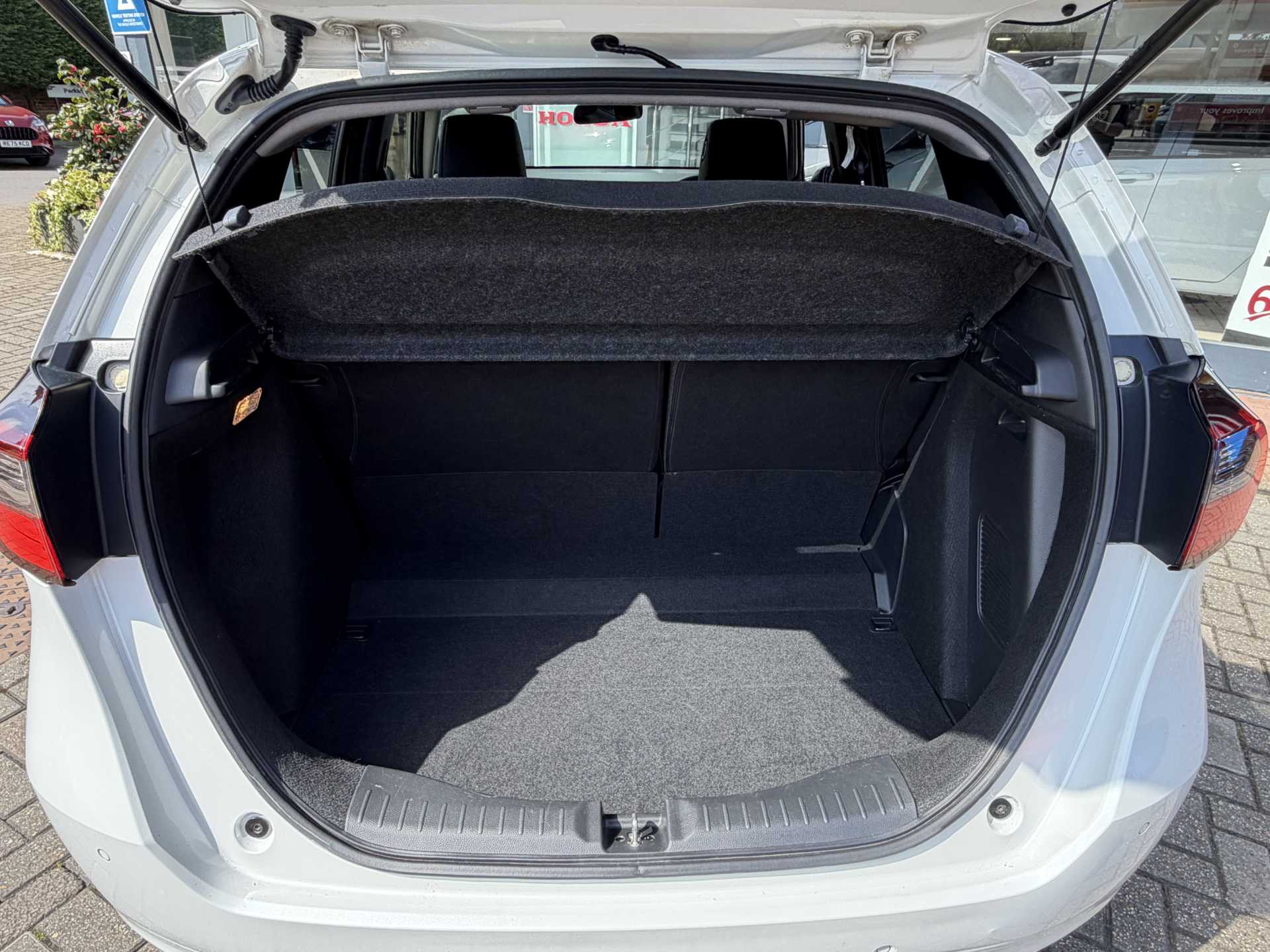Honda Jazz 1.5 i-MMD Hybrid EX 5dr eCVT - Image 13