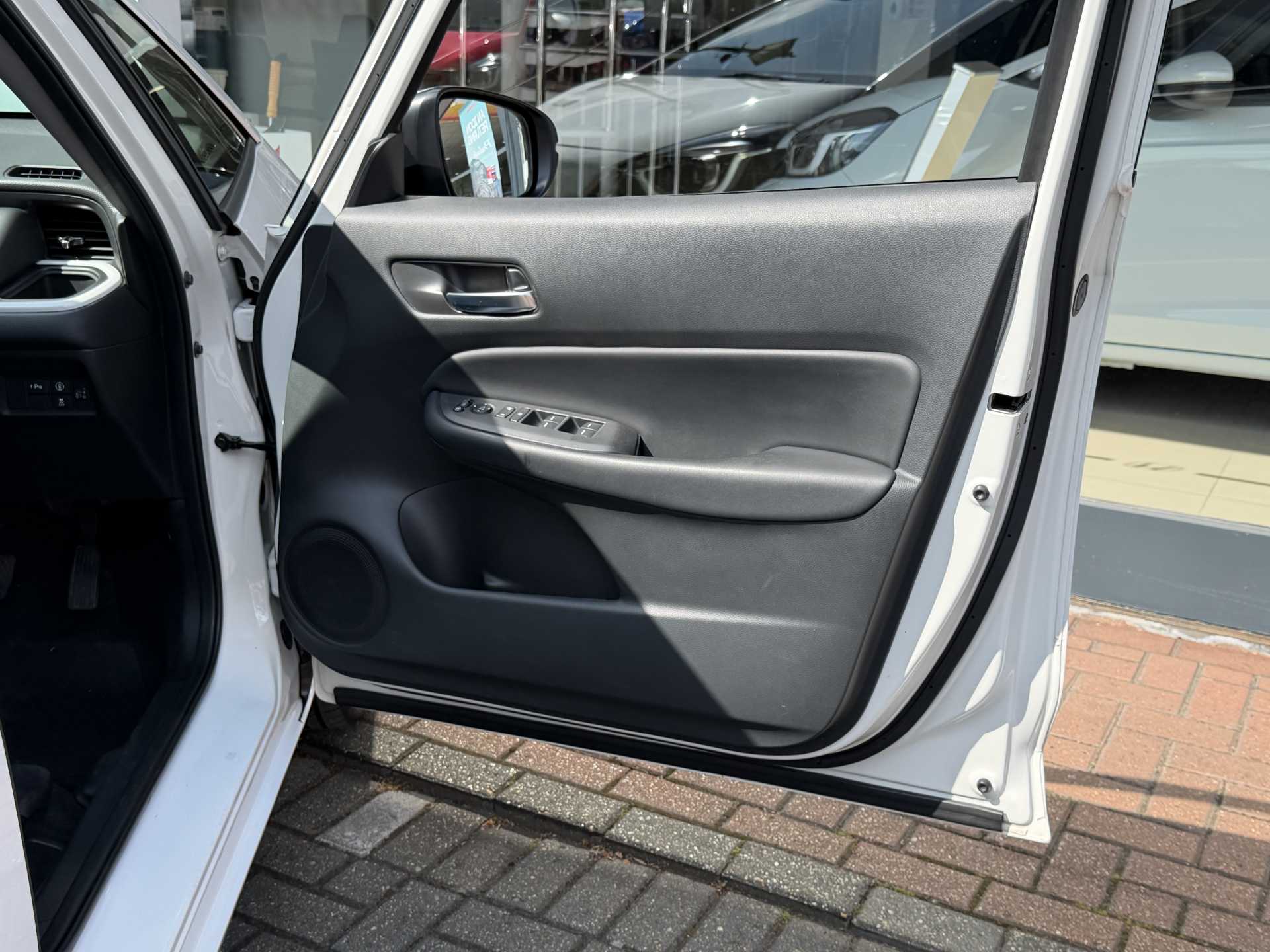 Honda Jazz 1.5 i-MMD Hybrid EX 5dr eCVT - Image 17