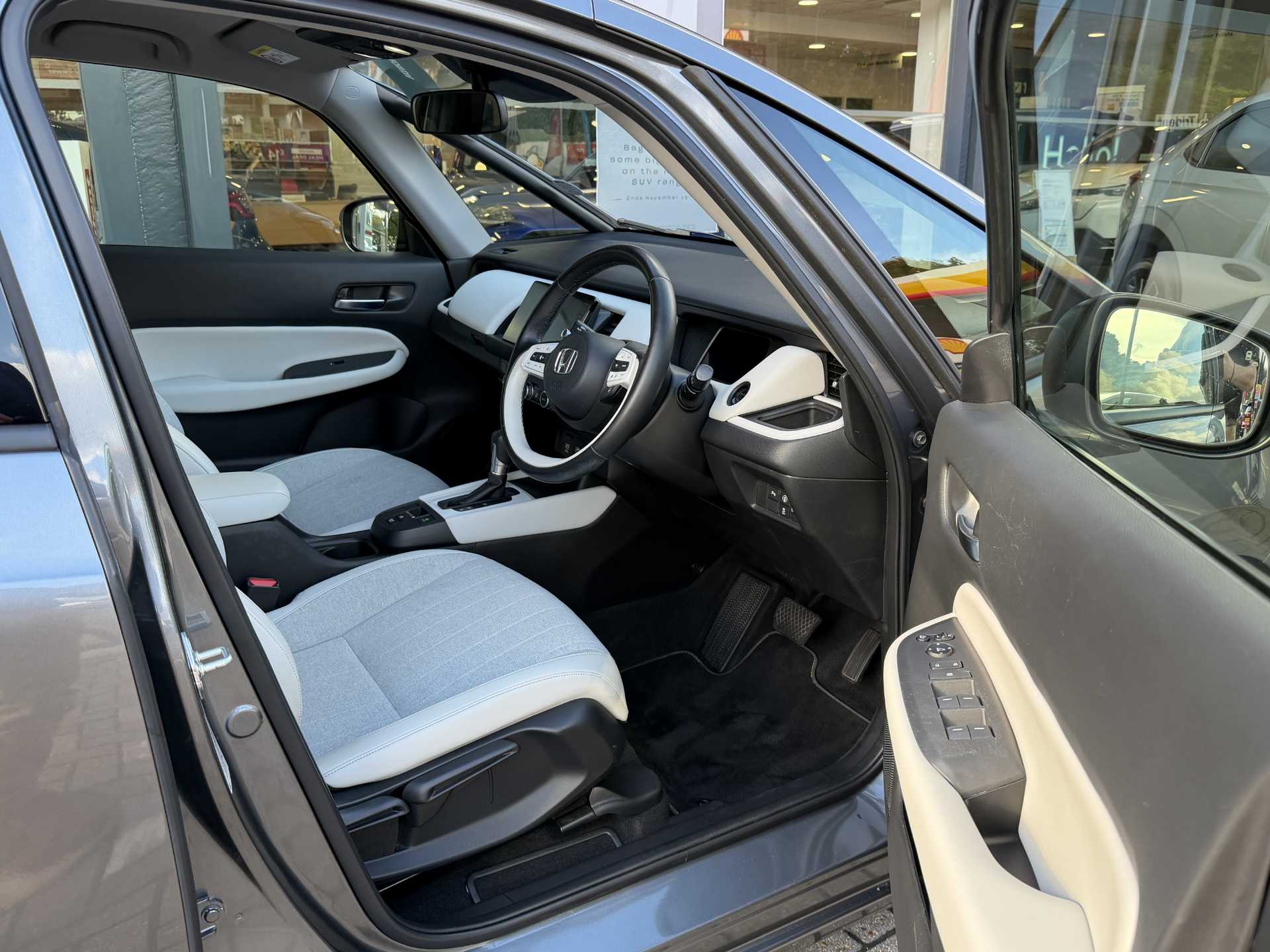 Honda Jazz 1.5 i-MMD Hybrid EX 5dr eCVT - Image 15