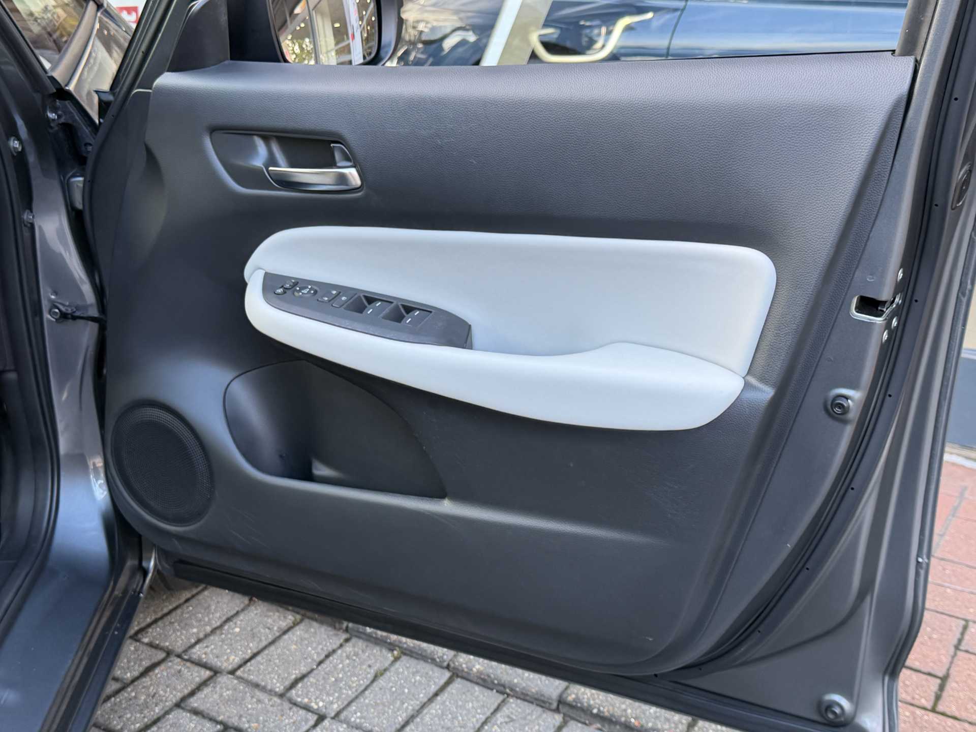 Honda Jazz 1.5 i-MMD Hybrid EX 5dr eCVT - Image 17