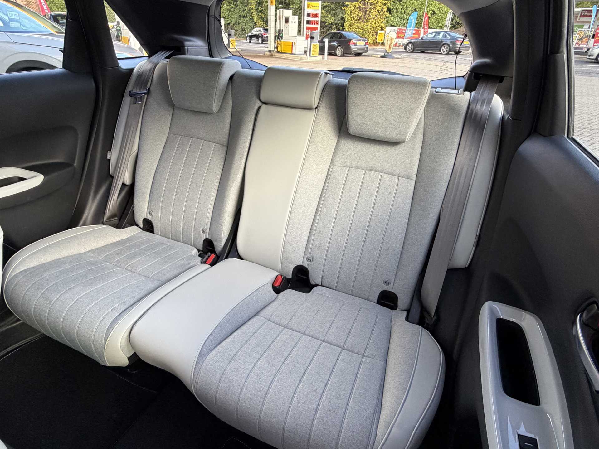 Honda Jazz 1.5 i-MMD Hybrid EX 5dr eCVT - Image 8