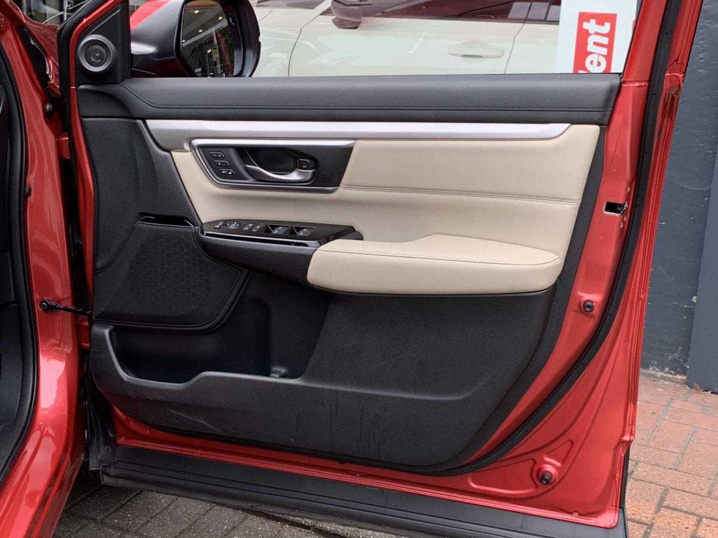 Honda CR-V 2.0 i-MMD Hybrid EX 5dr eCVT - Image 17