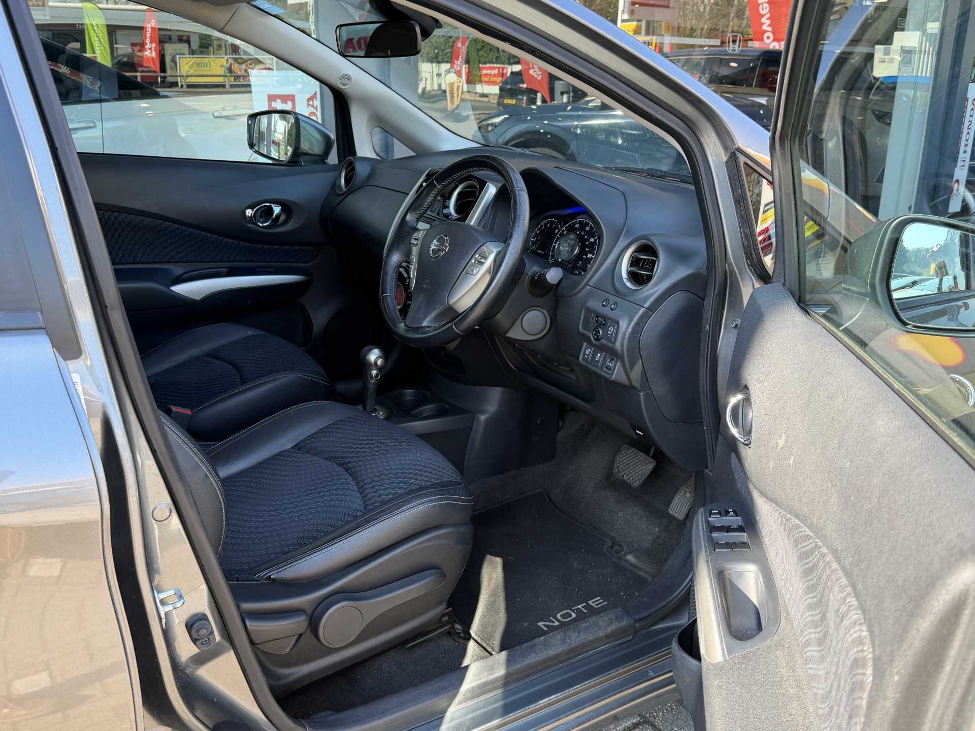 Nissan NOTE 1.2 DiG-S Tekna 5dr Auto - Image 15