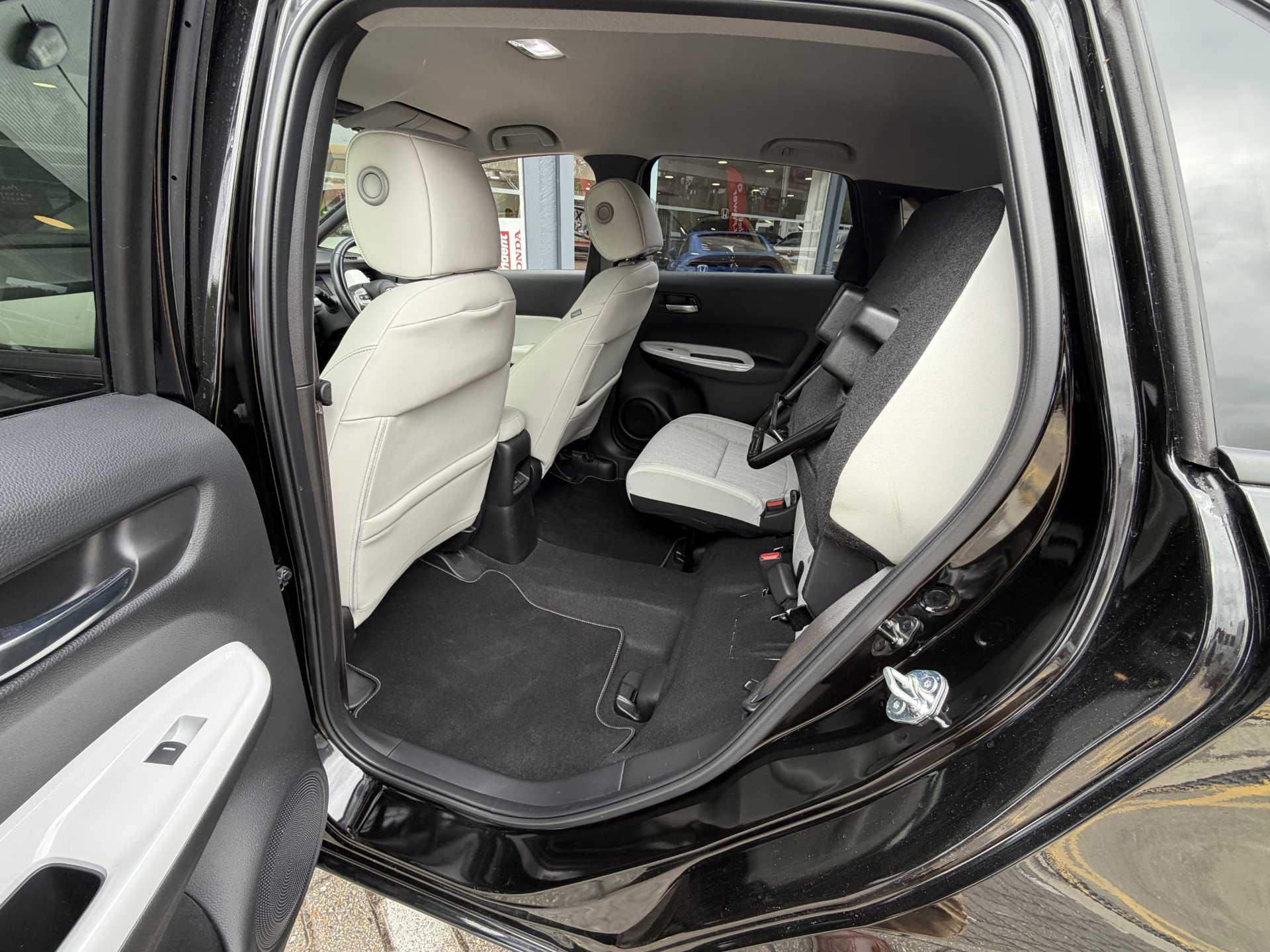 Honda Jazz 1.5 i-MMD Hybrid EX 5dr eCVT - Image 18