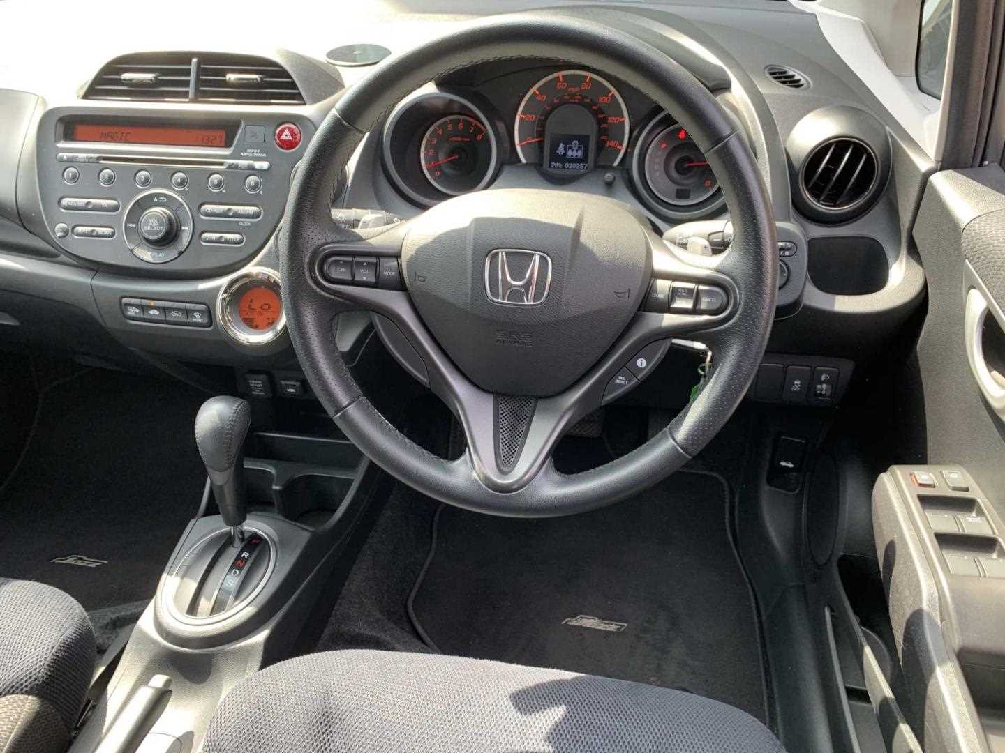 Honda JAZZ 1.4 i-VTEC ES Plus 5dr CVT - Image 16