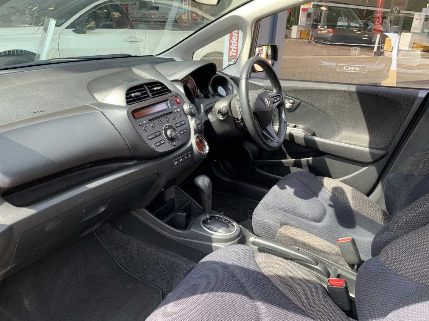 Honda JAZZ 1.4 i-VTEC ES Plus 5dr CVT - Image 2