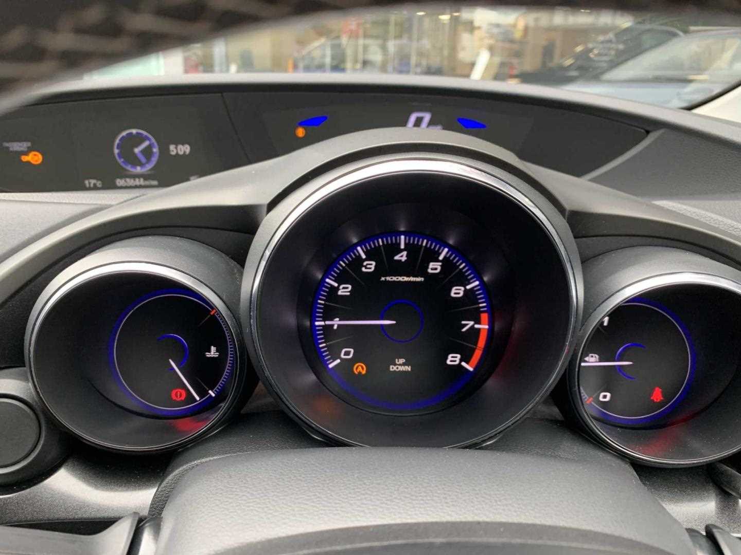 Honda CIVIC 1.8 i-VTEC SE Plus 5dr [Nav] - Image 11