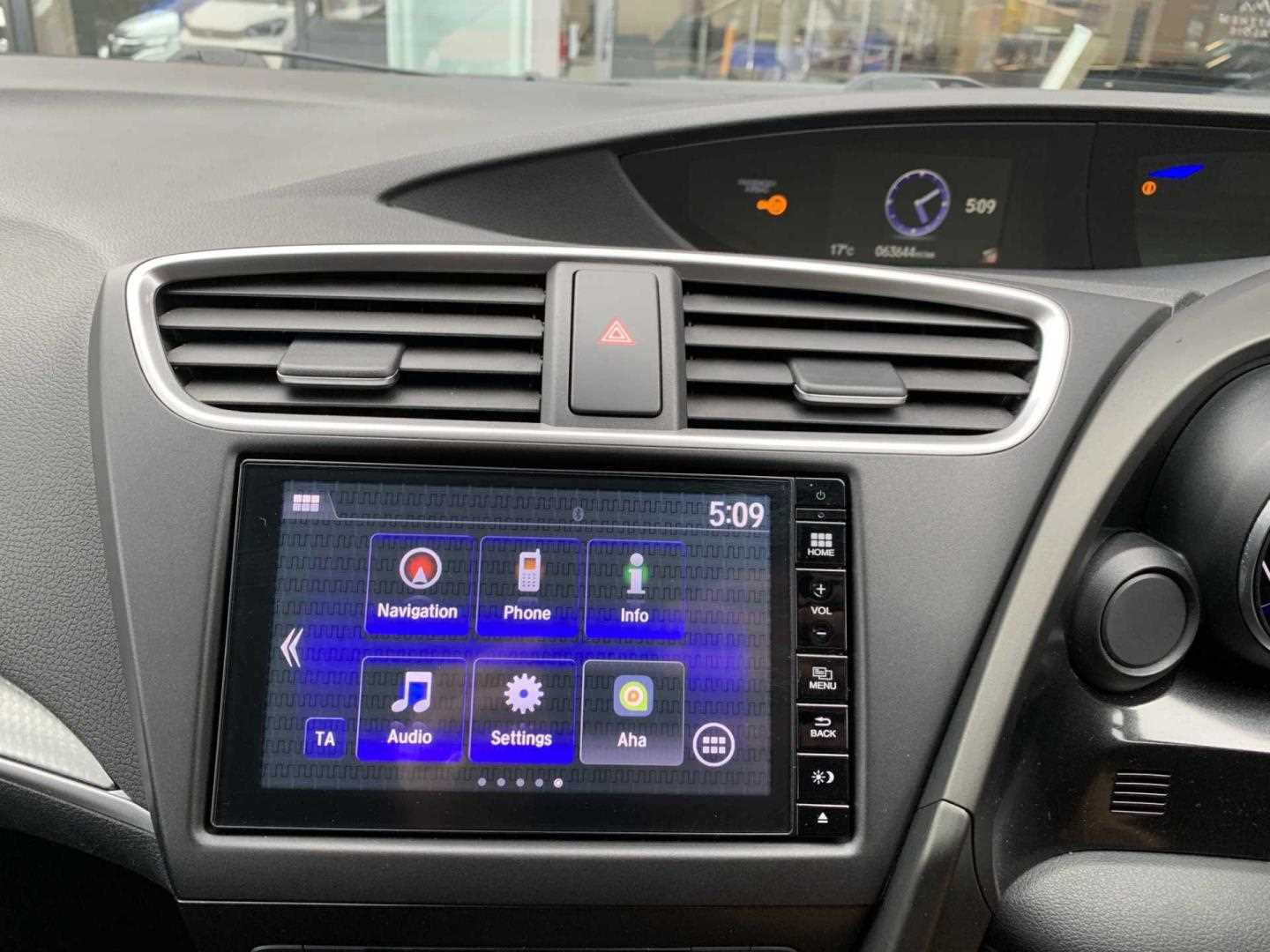 Honda CIVIC 1.8 i-VTEC SE Plus 5dr [Nav] - Image 16