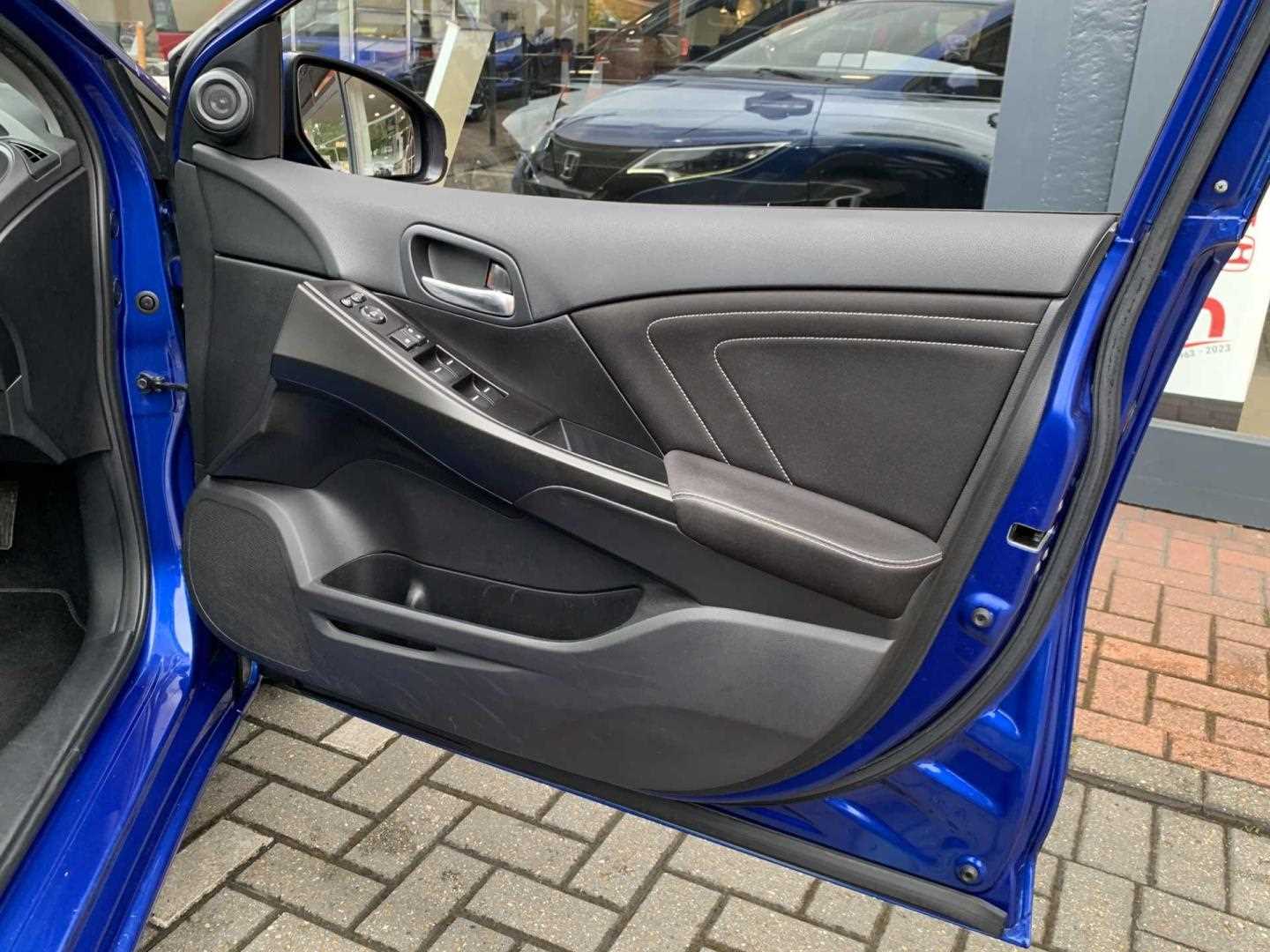 Honda CIVIC 1.8 i-VTEC SE Plus 5dr [Nav] - Image 17