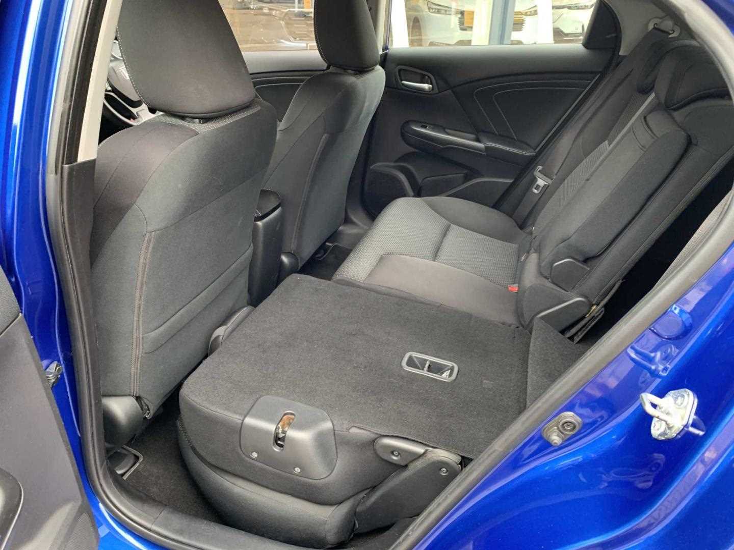 Honda CIVIC 1.8 i-VTEC SE Plus 5dr [Nav] - Image 19