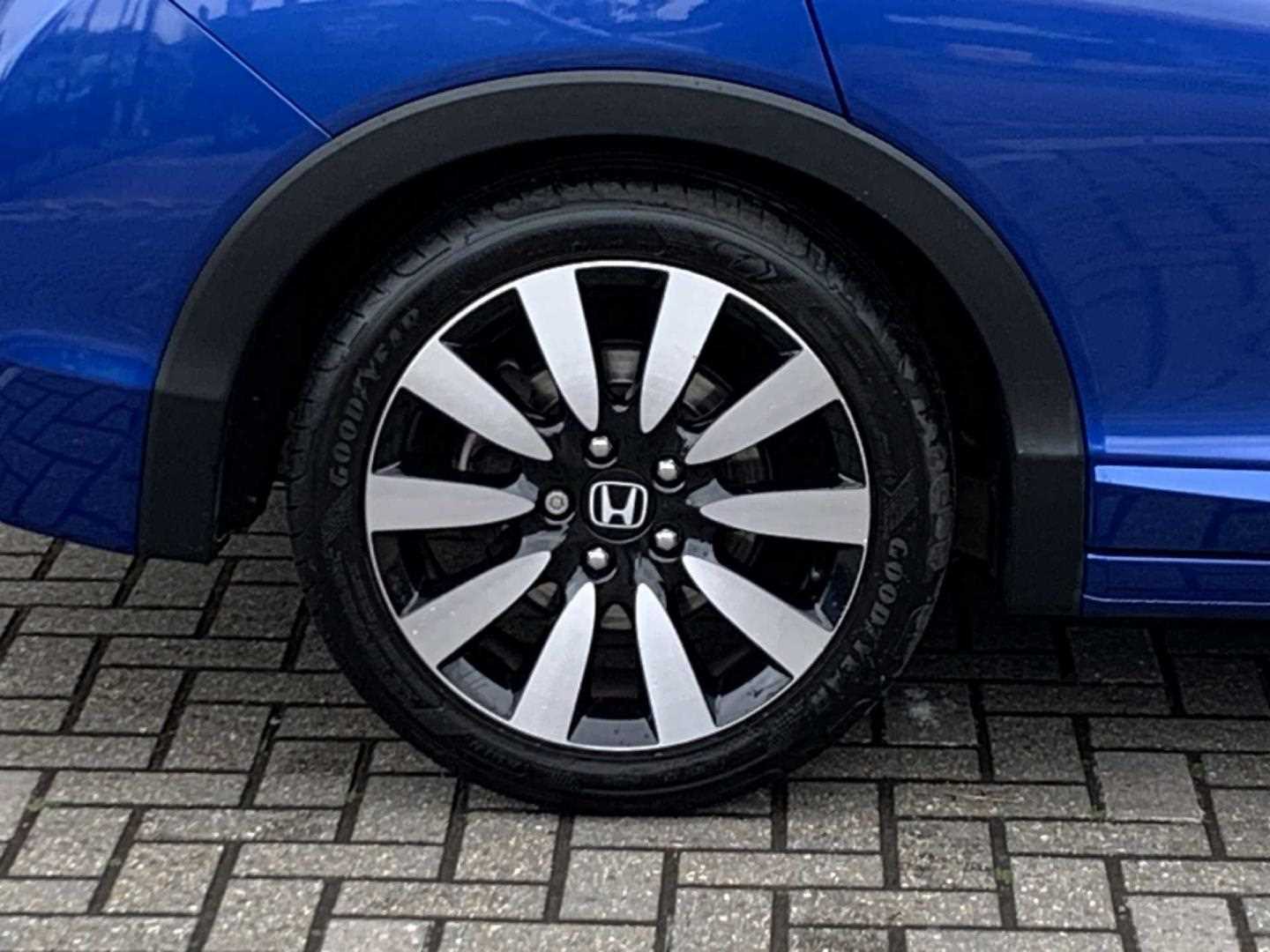 Honda CIVIC 1.8 i-VTEC SE Plus 5dr [Nav] - Image 9