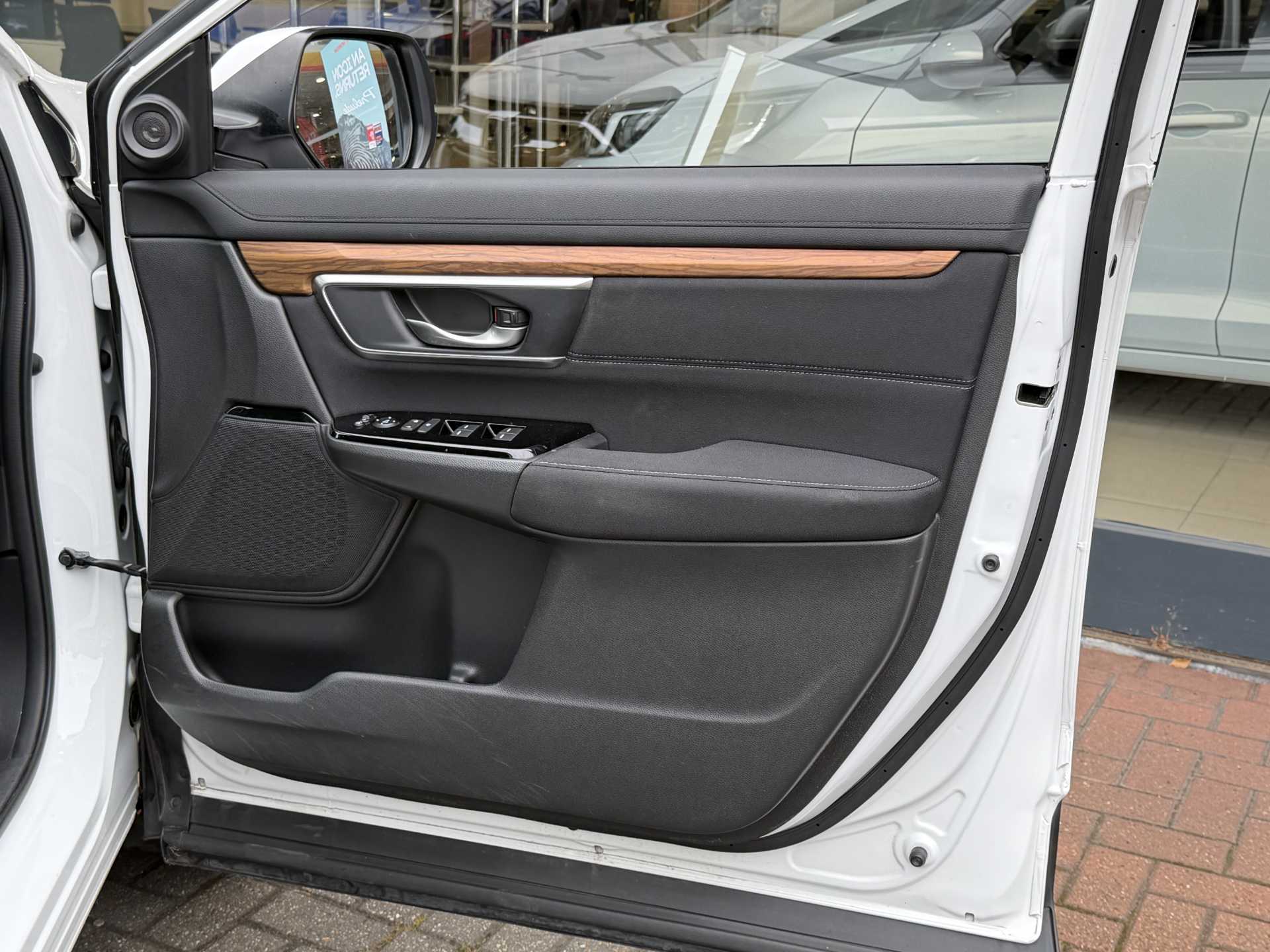 Honda CR-V 2.0 i-MMD Hybrid SE 2WD 5dr eCVT - Image 17