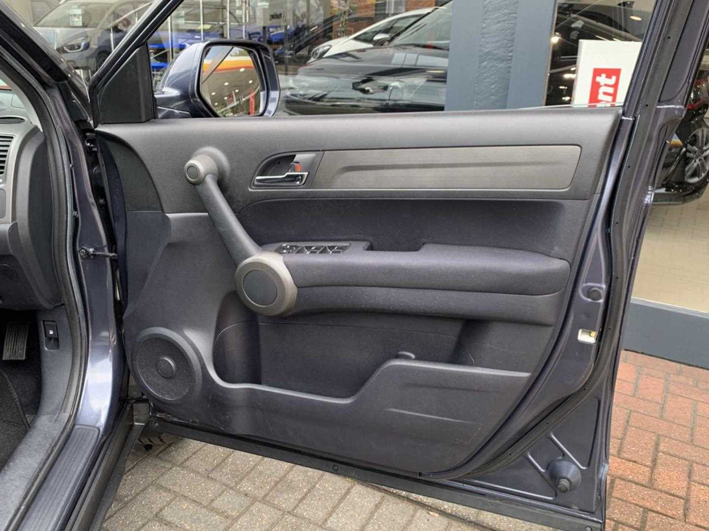 Honda CR-V 2.0 i-VTEC SE+ 5dr Auto - Image 16
