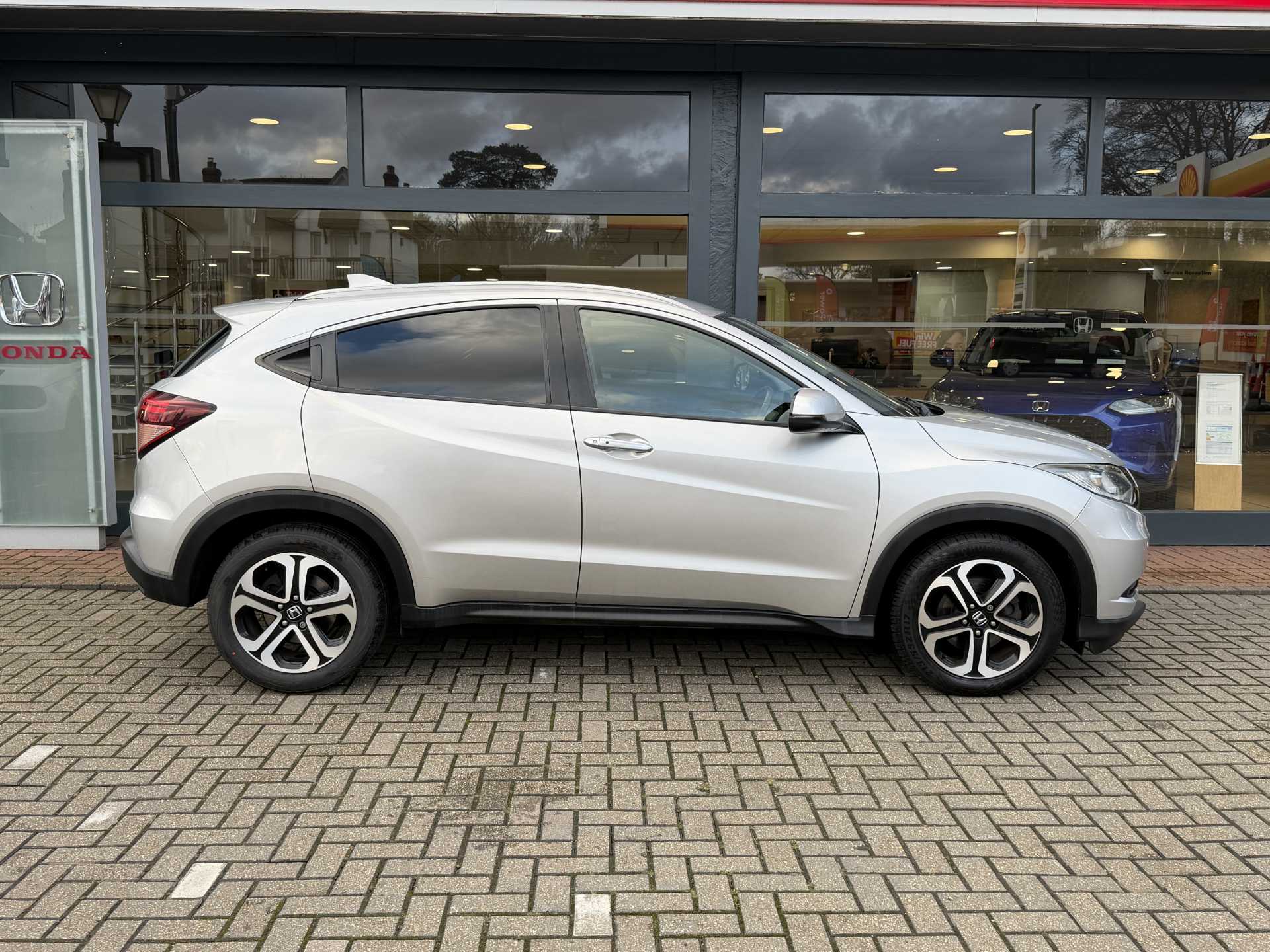 Honda HR-V 1.5 i-VTEC EX CVT 5dr - Image 5
