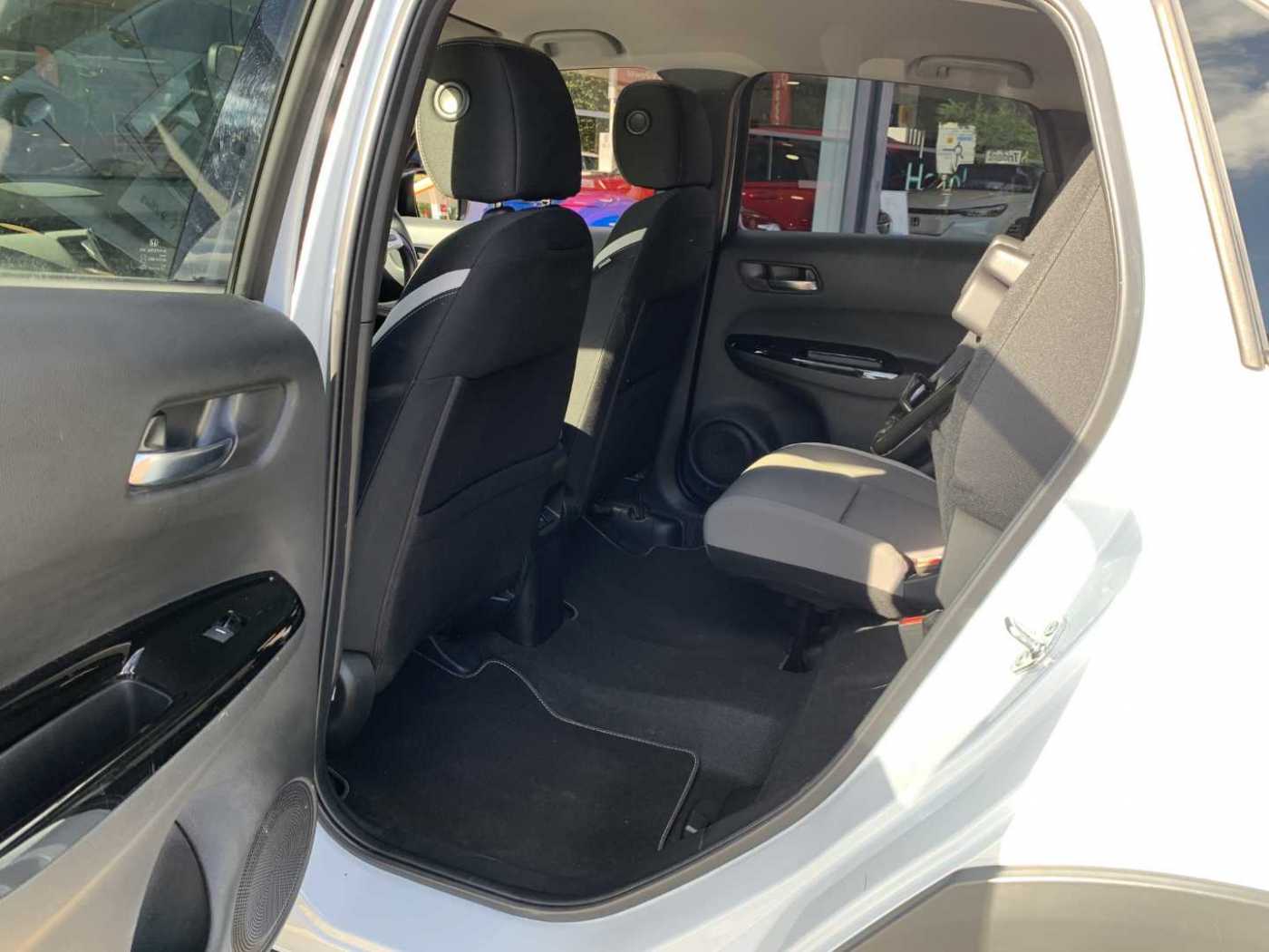 Honda Jazz 1.5 i-MMD Hybrid Crosstar EX 5dr eCVT - Image 18