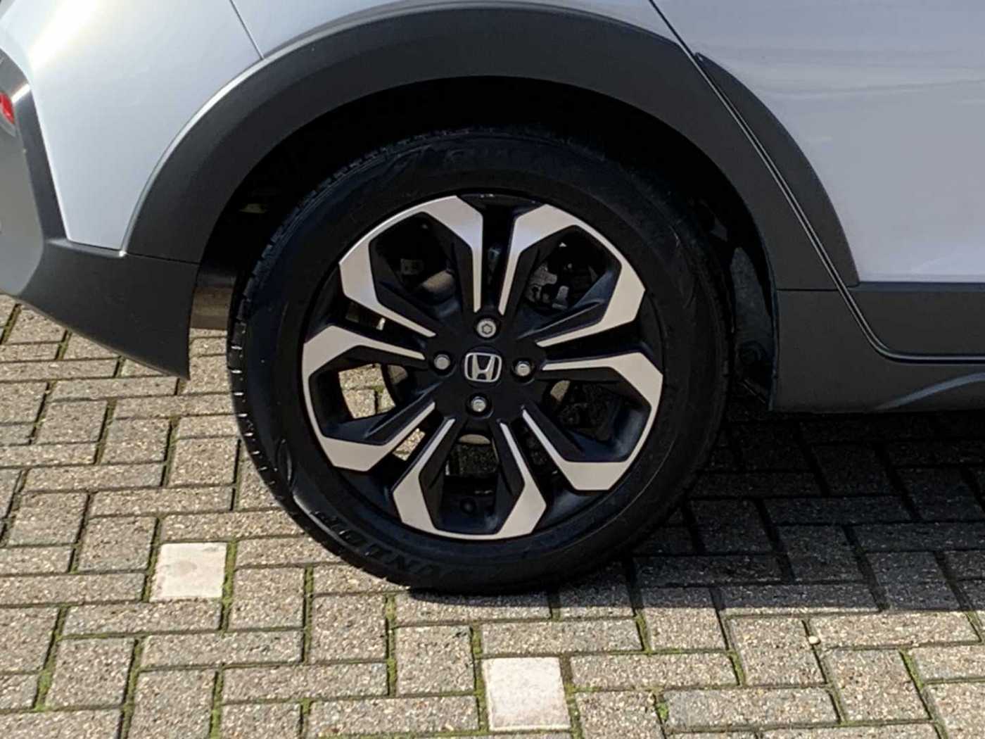 Honda Jazz 1.5 i-MMD Hybrid Crosstar EX 5dr eCVT - Image 9