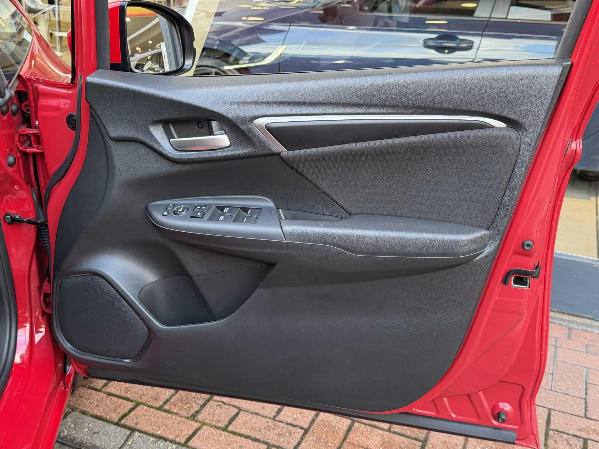 Honda Jazz 1.3 i-VTEC EX Navi 5dr CVT - Image 17