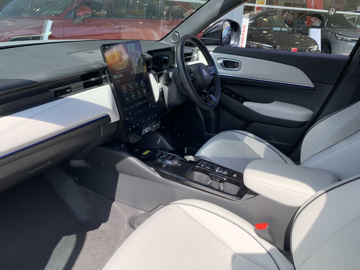 Honda e-Ny1 150kW Advance 69kWh 5dr Auto - Image 2