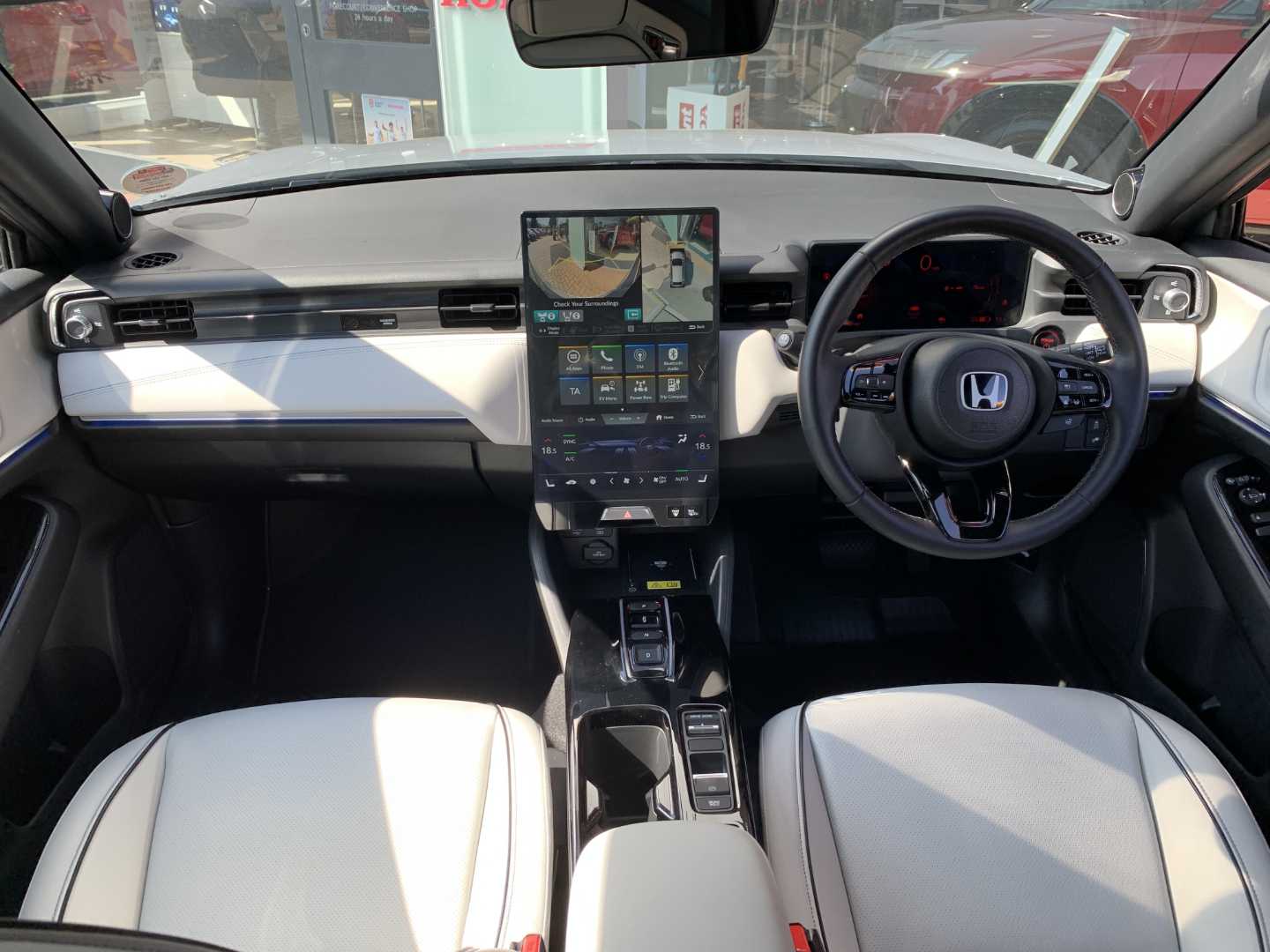 Honda e-Ny1 150kW Advance 69kWh 5dr Auto - Image 4