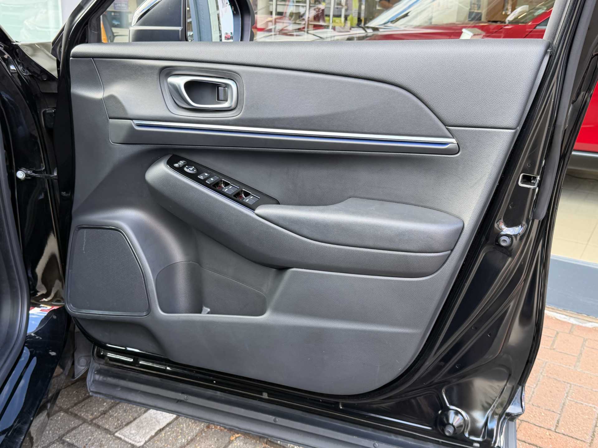 Honda e-Ny1 150kW Elegance 69kWh 5dr Auto — image 17