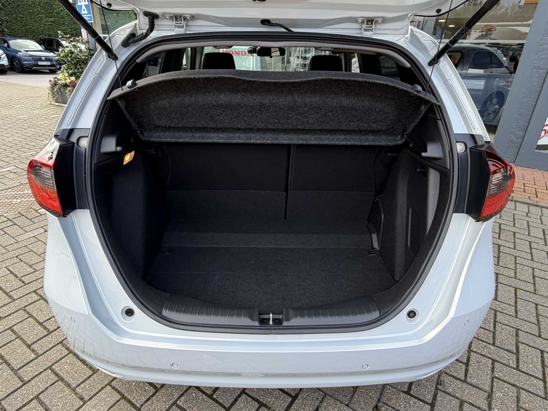 Honda Jazz 1.5 i-MMD Hybrid EX 5dr eCVT - Image 13