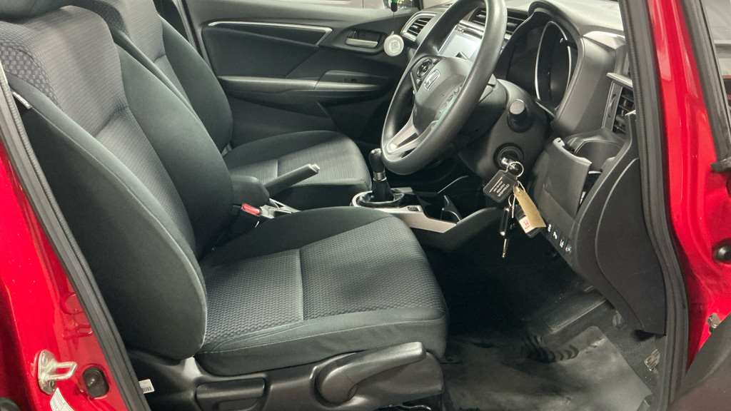 Honda Jazz 1.3 i-VTEC SE 5dr - Image 2