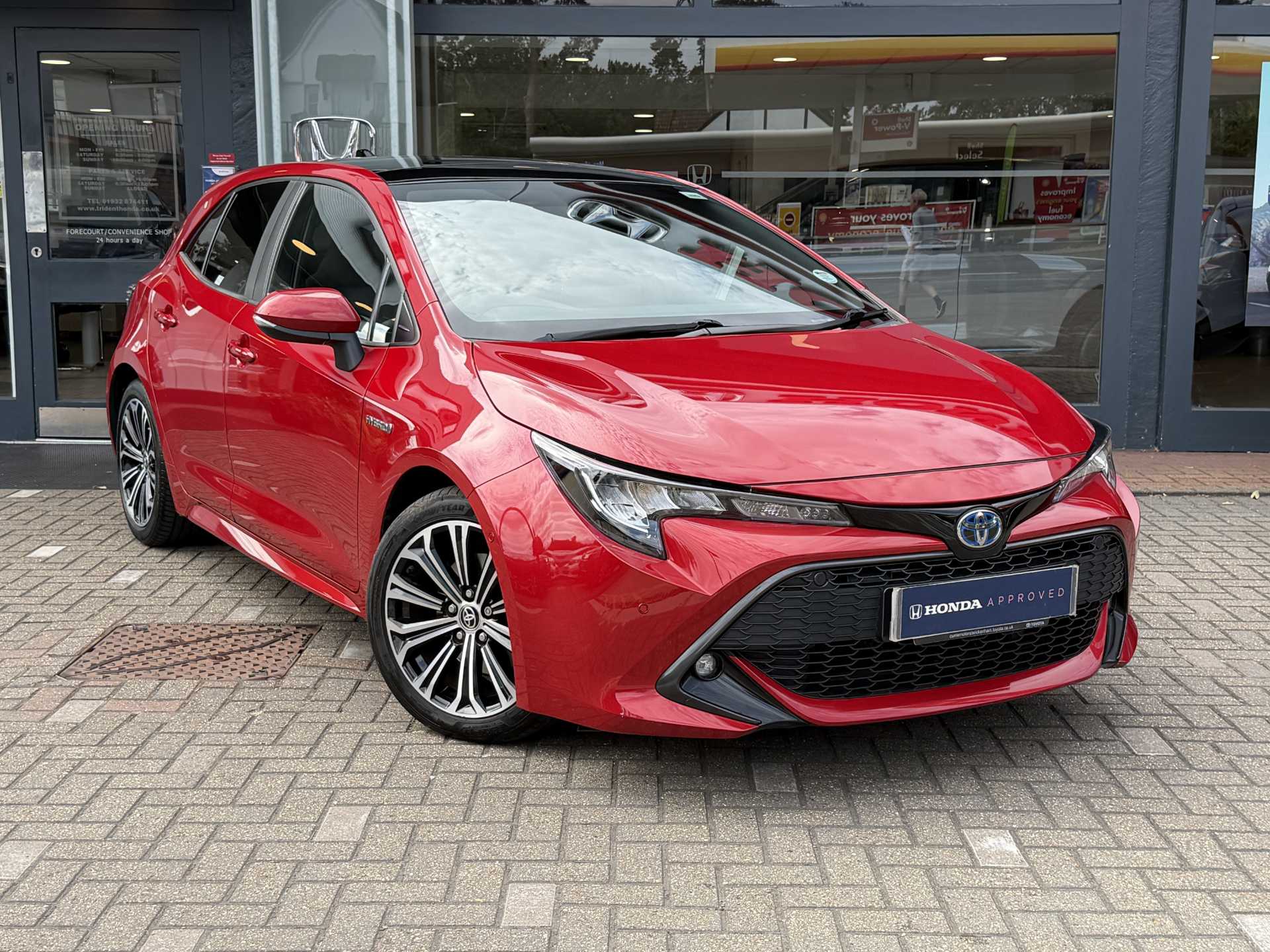 Toyota COROLLA 2.0 VVT-i Hybrid Design 5dr CVT [Panoramic Roof] — image 1