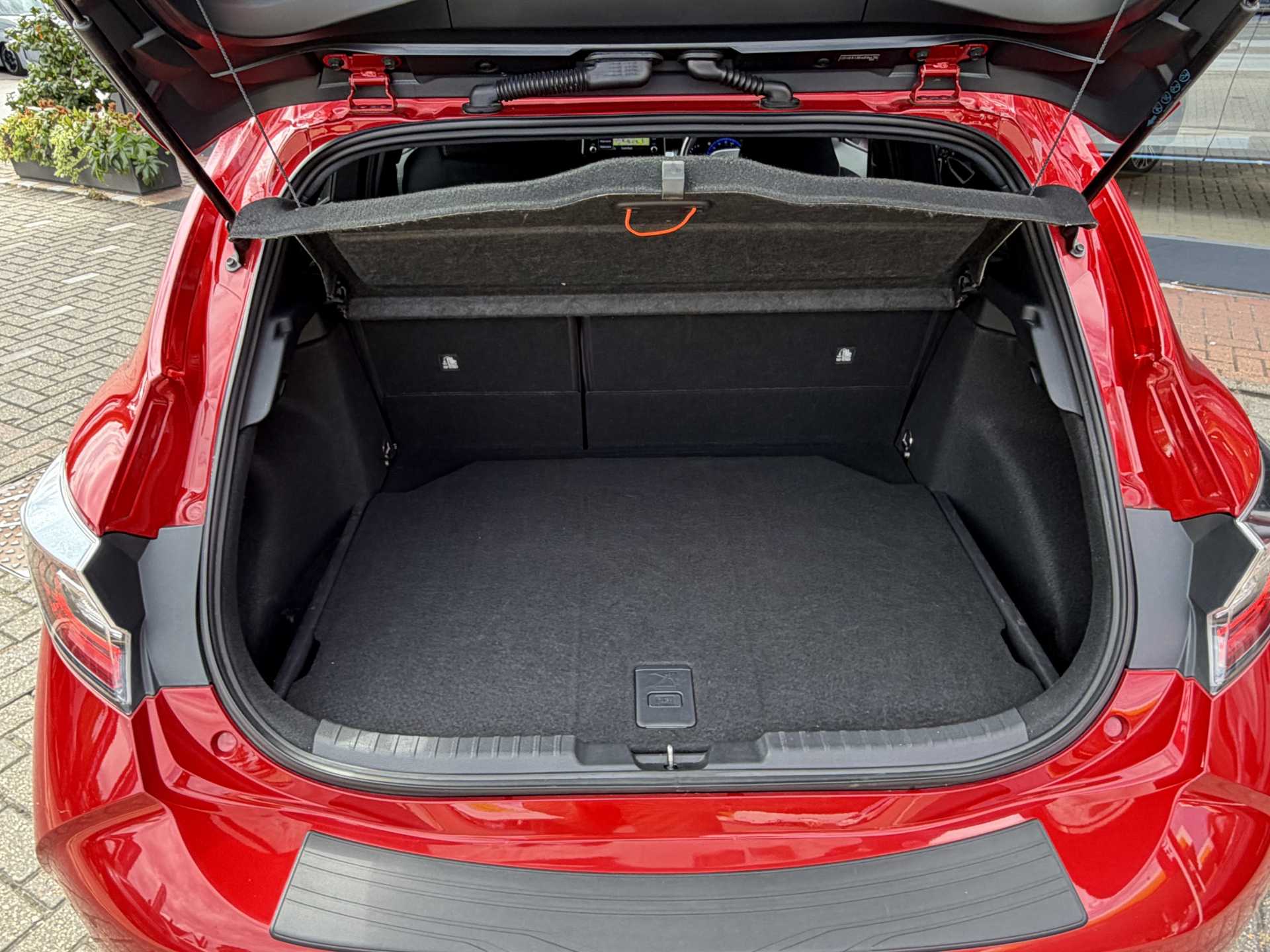 Toyota COROLLA 2.0 VVT-i Hybrid Design 5dr CVT [Panoramic Roof] — image 13
