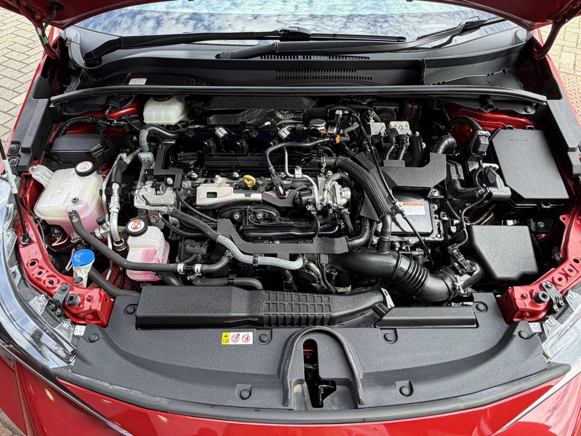 Toyota COROLLA 2.0 VVT-i Hybrid Design 5dr CVT [Panoramic Roof] — image 20