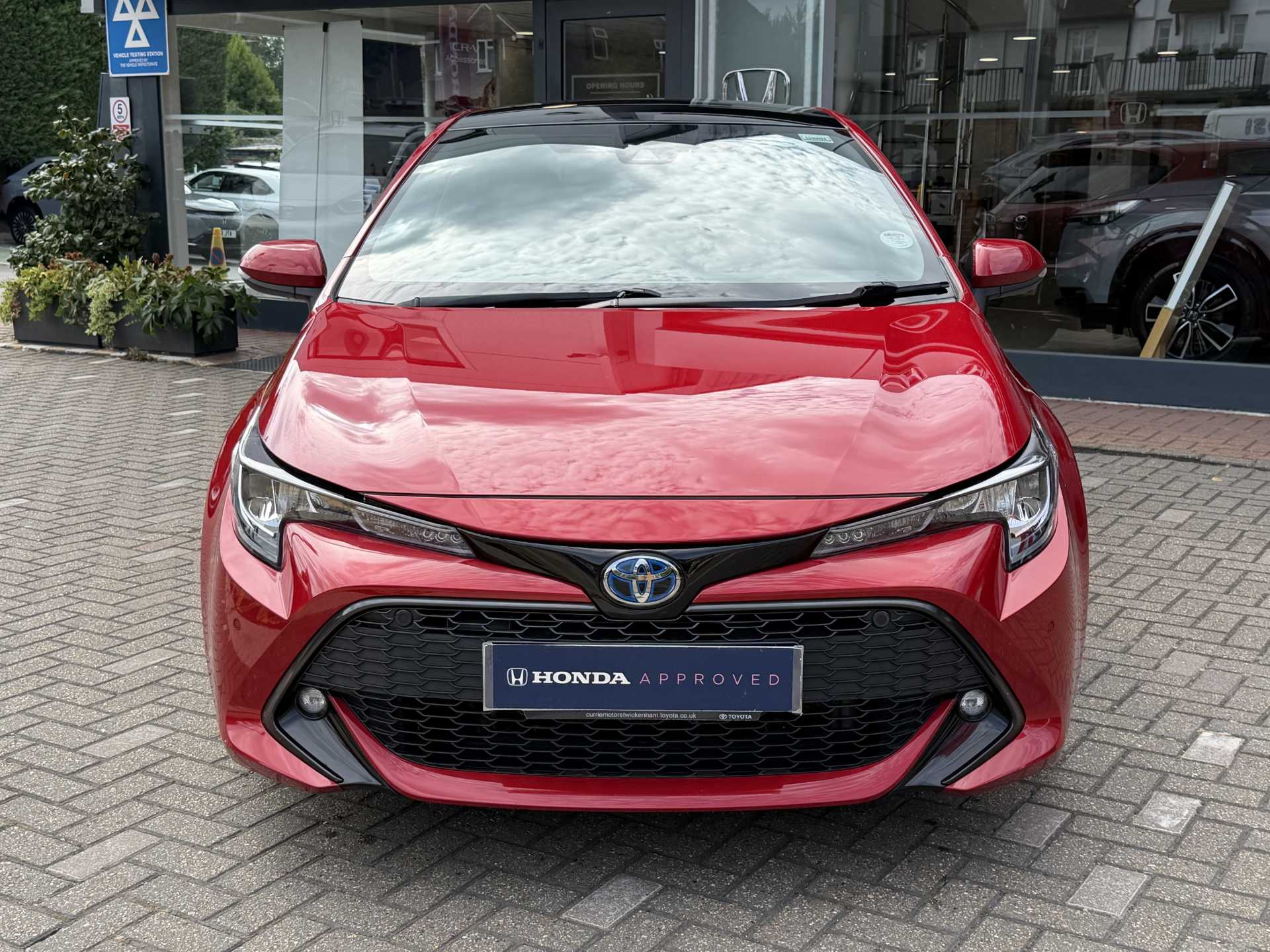 Toyota COROLLA 2.0 VVT-i Hybrid Design 5dr CVT [Panoramic Roof] — image 6