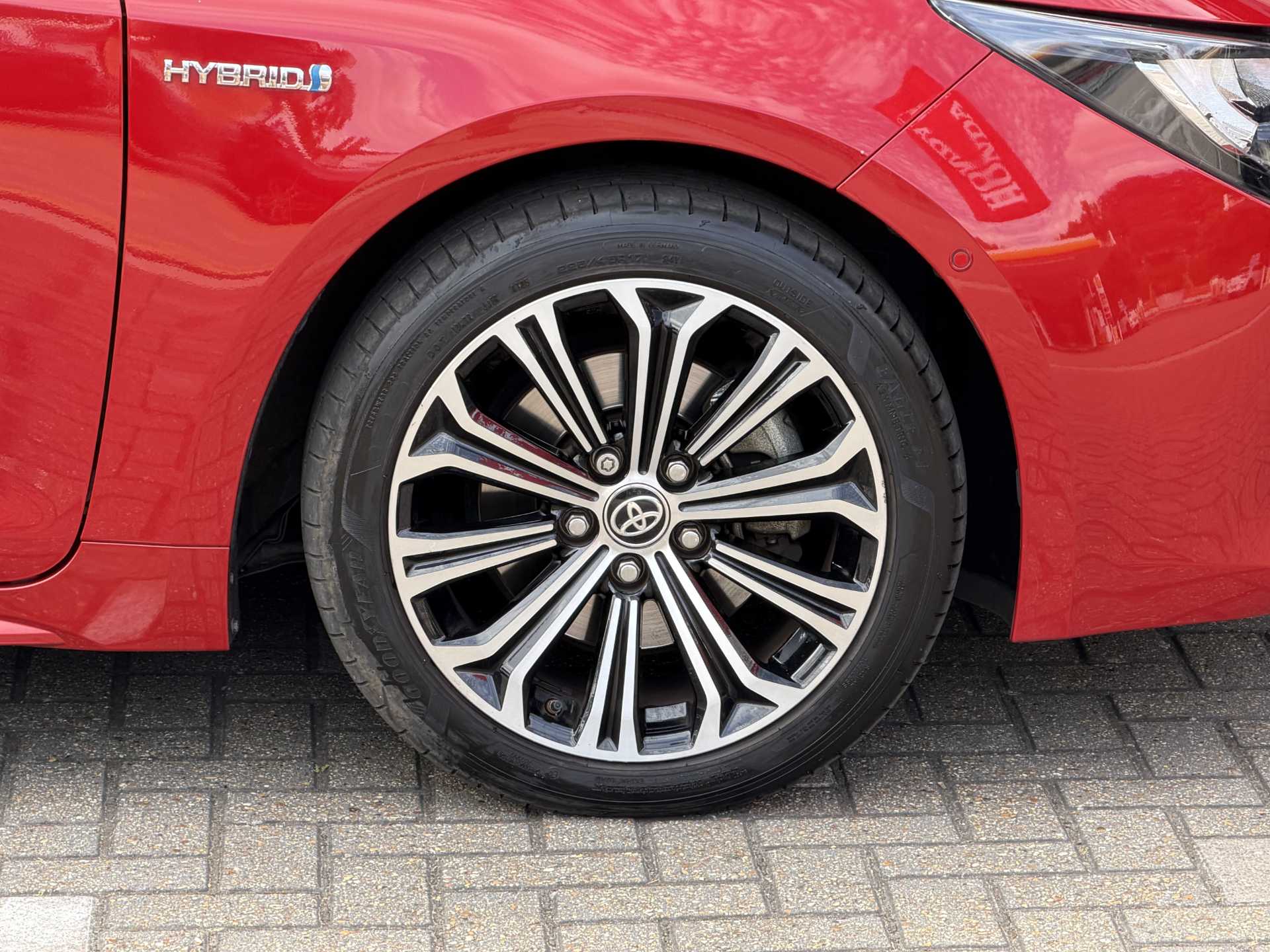 Toyota COROLLA 2.0 VVT-i Hybrid Design 5dr CVT [Panoramic Roof] — image 9