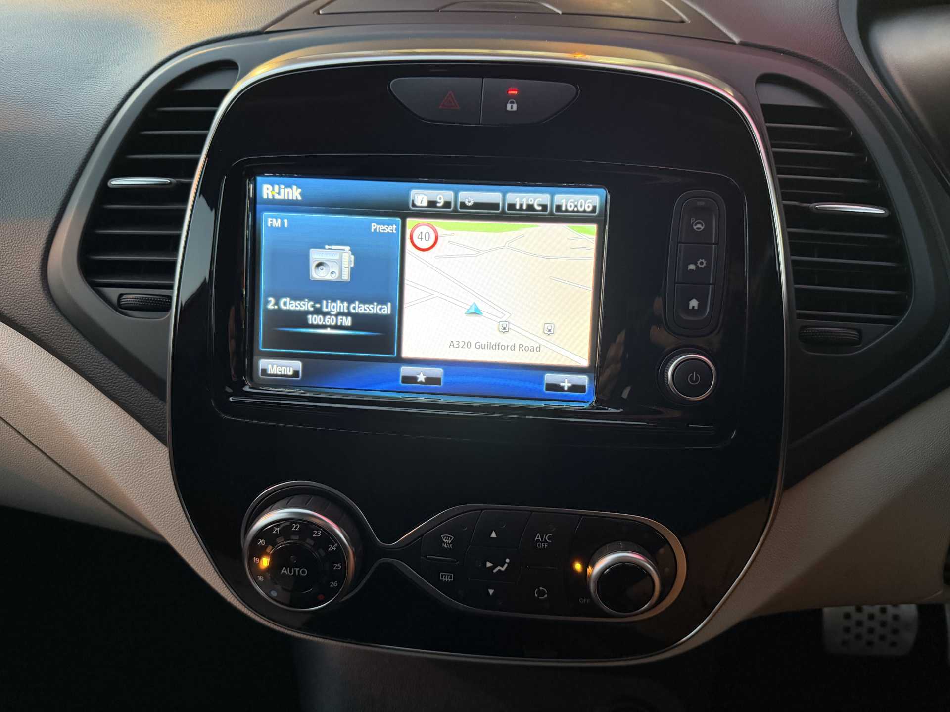 Renault CAPTUR 1.3 TCE 150 GT Line 5dr EDC - Image 16